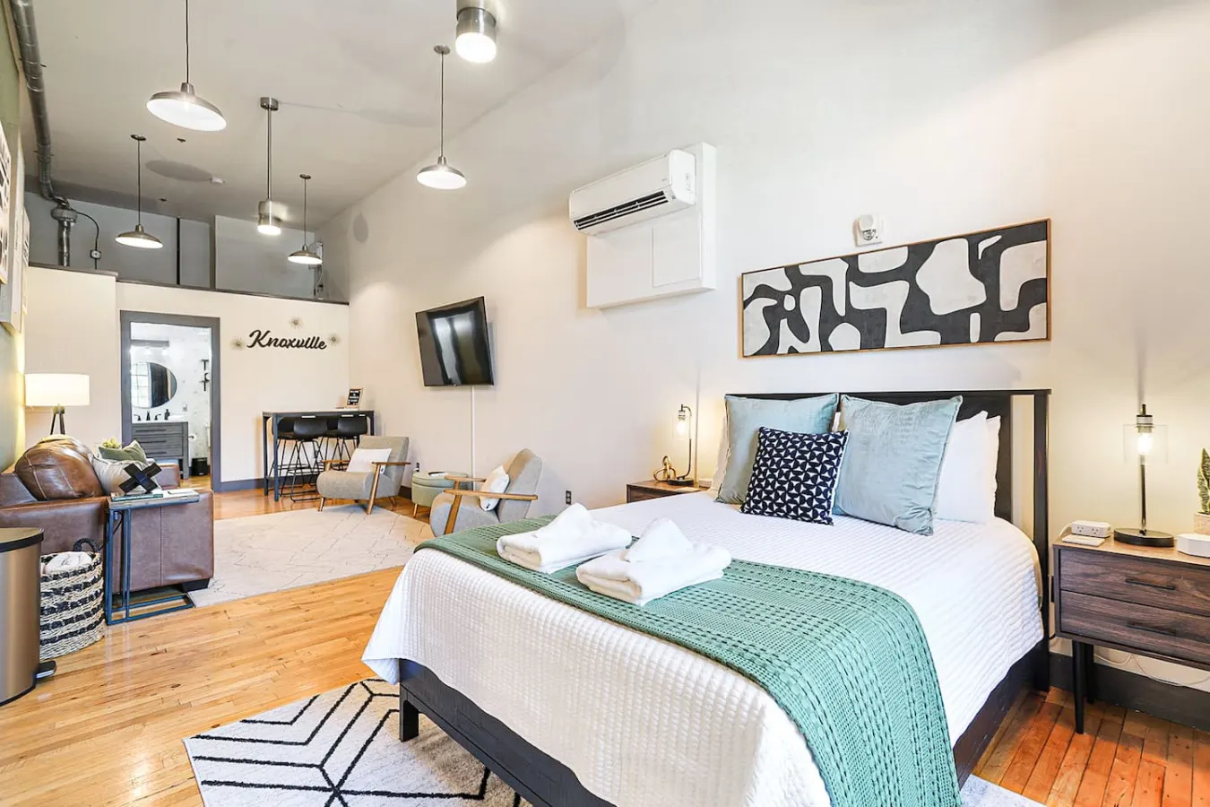 White Lily Leisure ~ Walk to Downtown & Old City 15