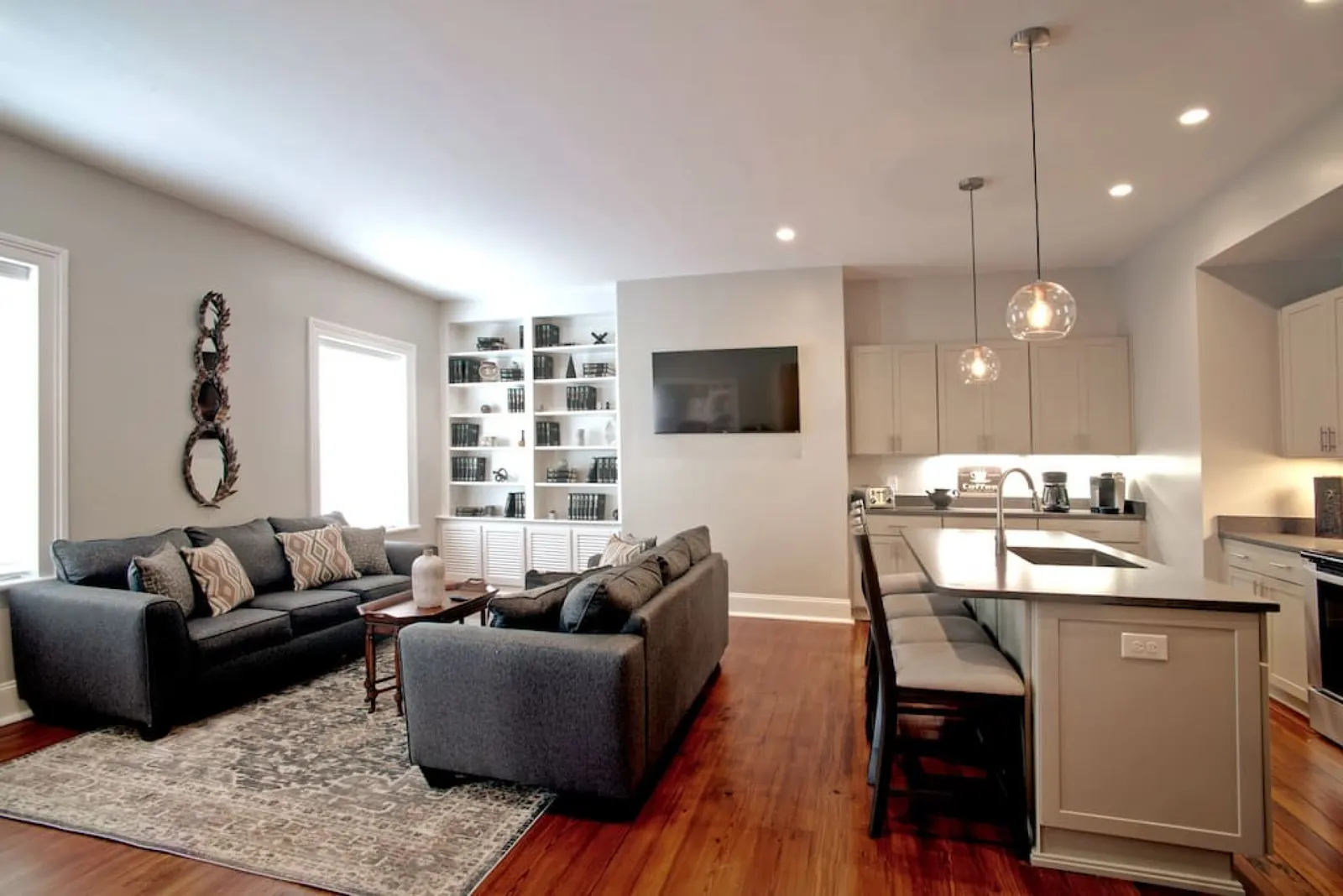 236 Oglethorpe st B Newly Renovated 4 bed 3 bath & 2 Parking Spots 1