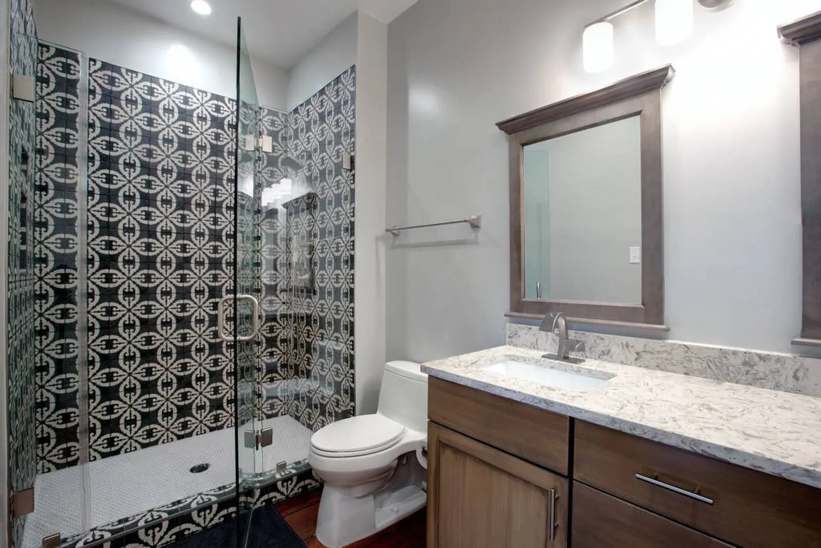 236 Oglethorpe st B Newly Renovated 4 bed 3 bath & 2 Parking Spots 17