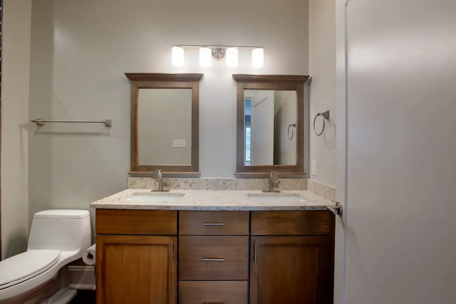 236 Oglethorpe st B Newly Renovated 4 bed 3 bath & 2 Parking Spots 20