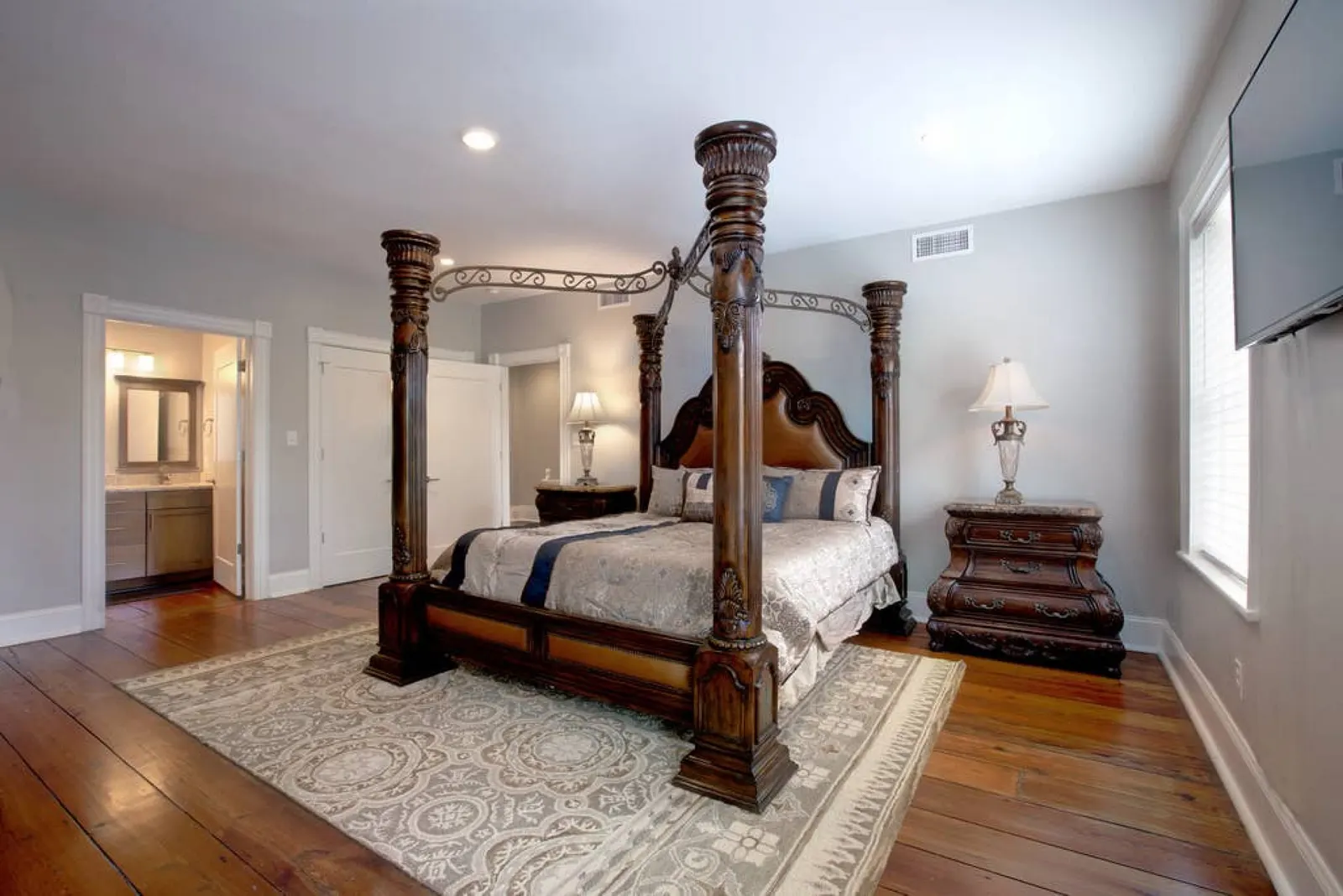 236 Oglethorpe st B Newly Renovated 4 bed 3 bath & 2 Parking Spots 7