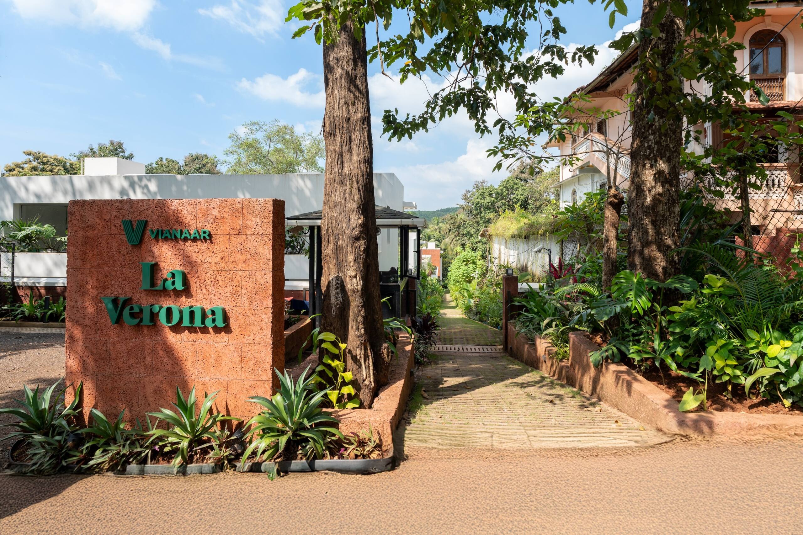 Artist's villa, private pool & garden, forest view 29