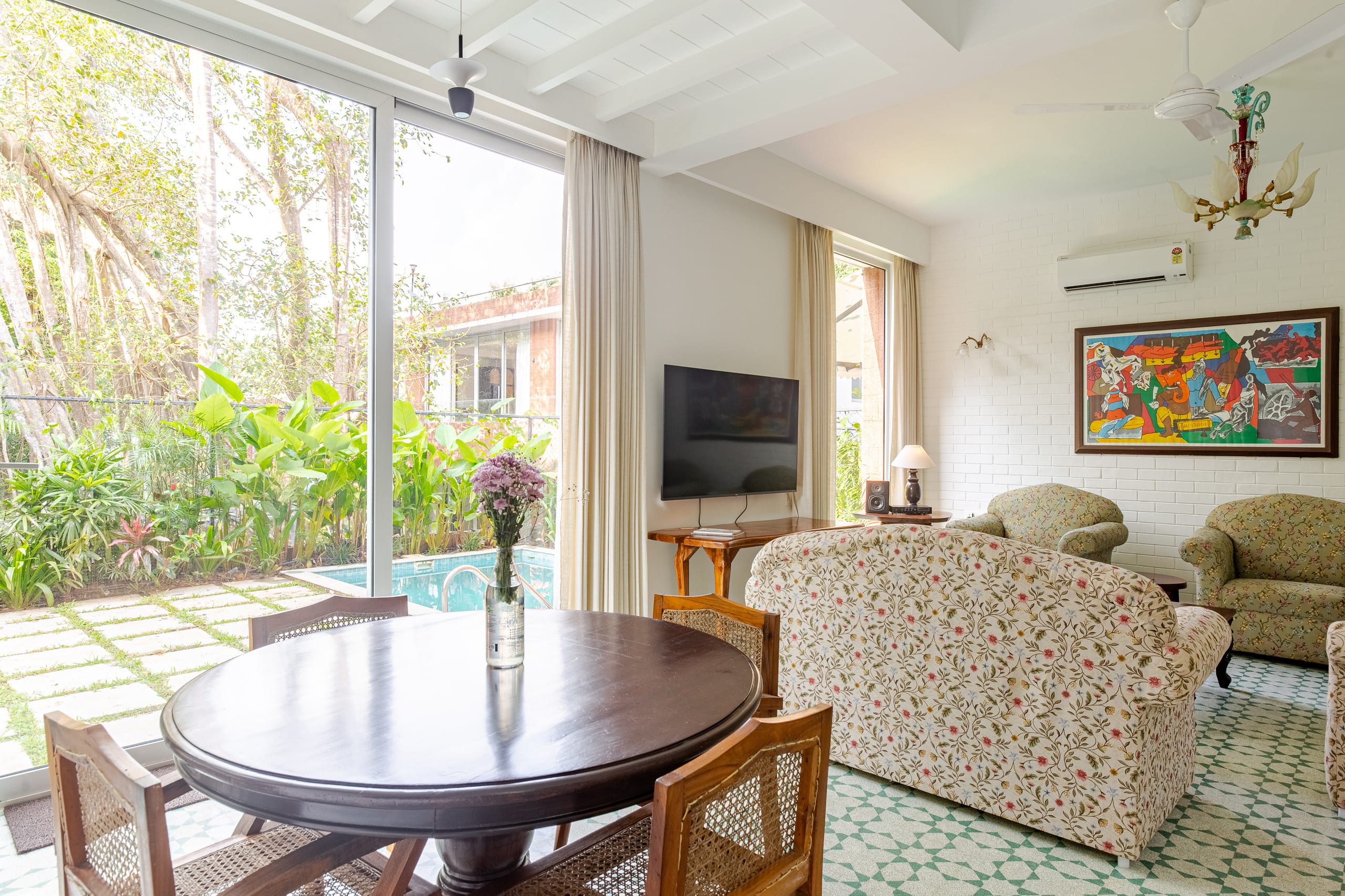 Artist's villa, private pool & garden, forest view 9