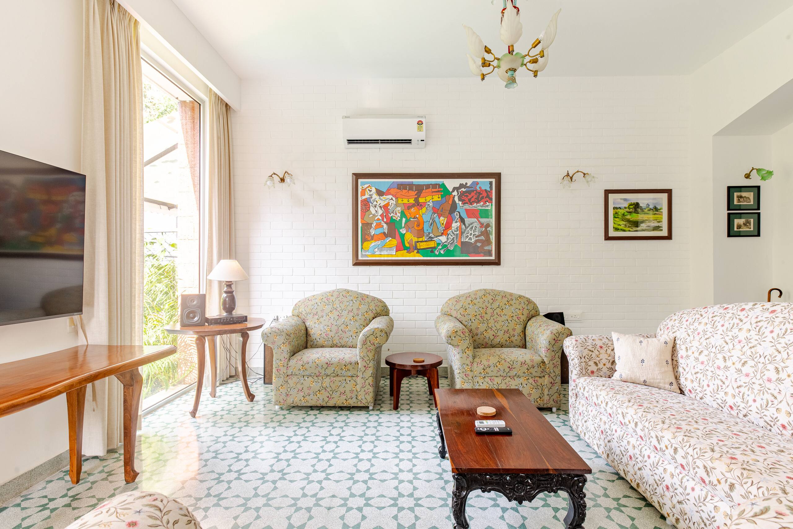 Artist's villa, private pool & garden, forest view 7