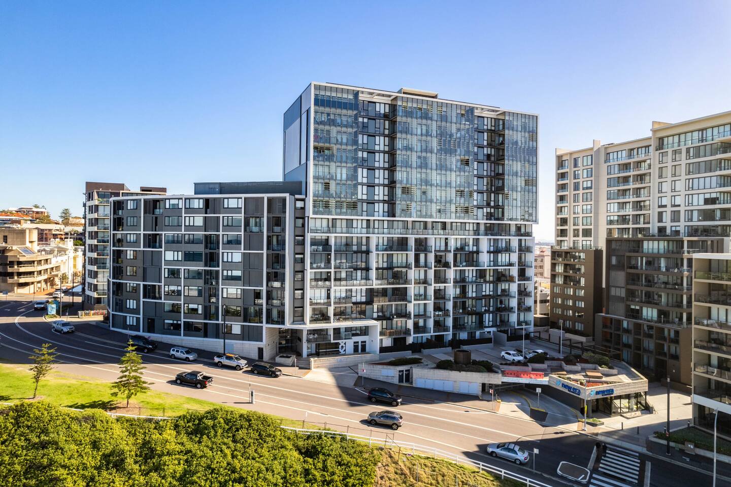 City Snug on Newcastle Beach - Parking Options 6