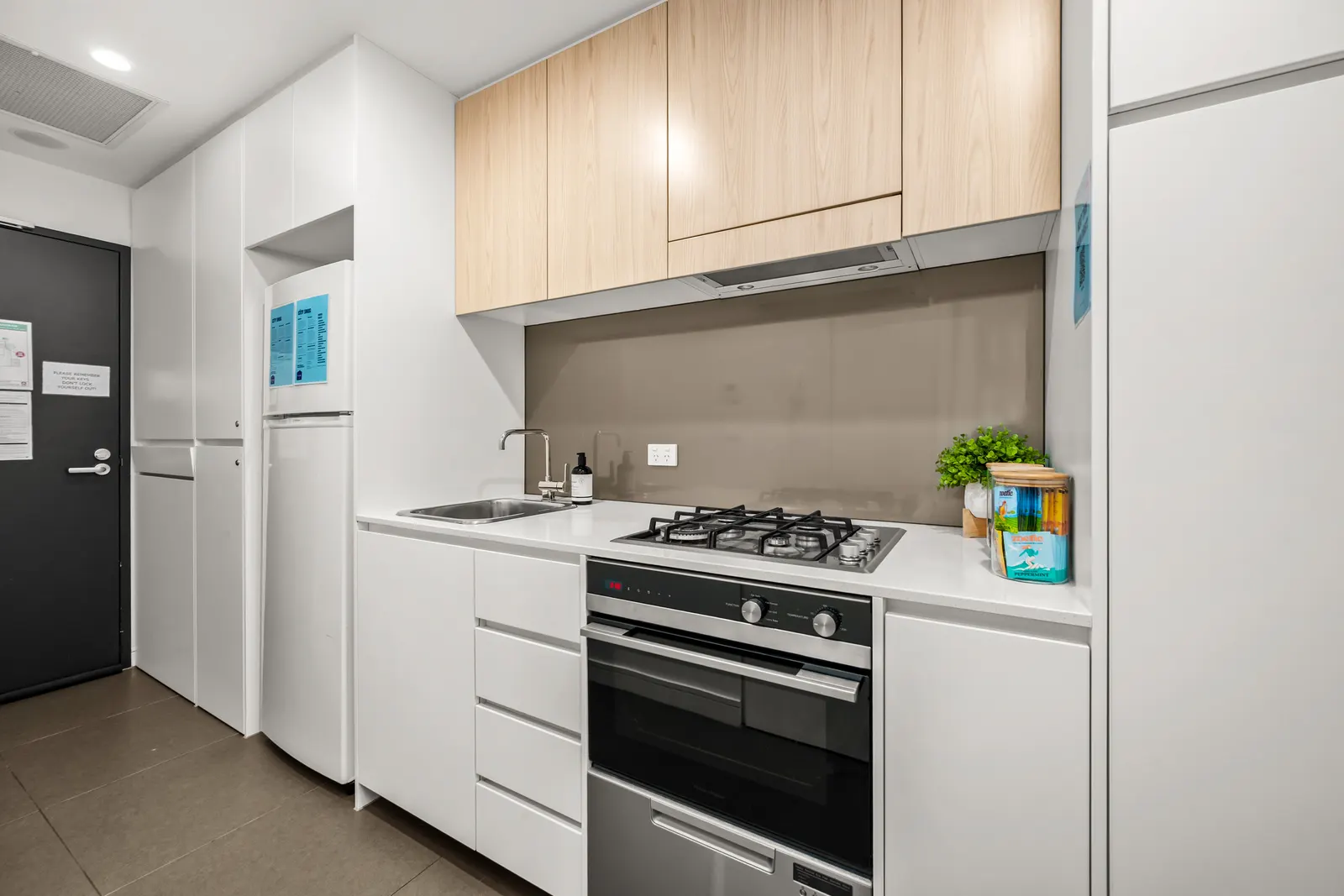 City Snug on Newcastle Beach - Parking Options 8