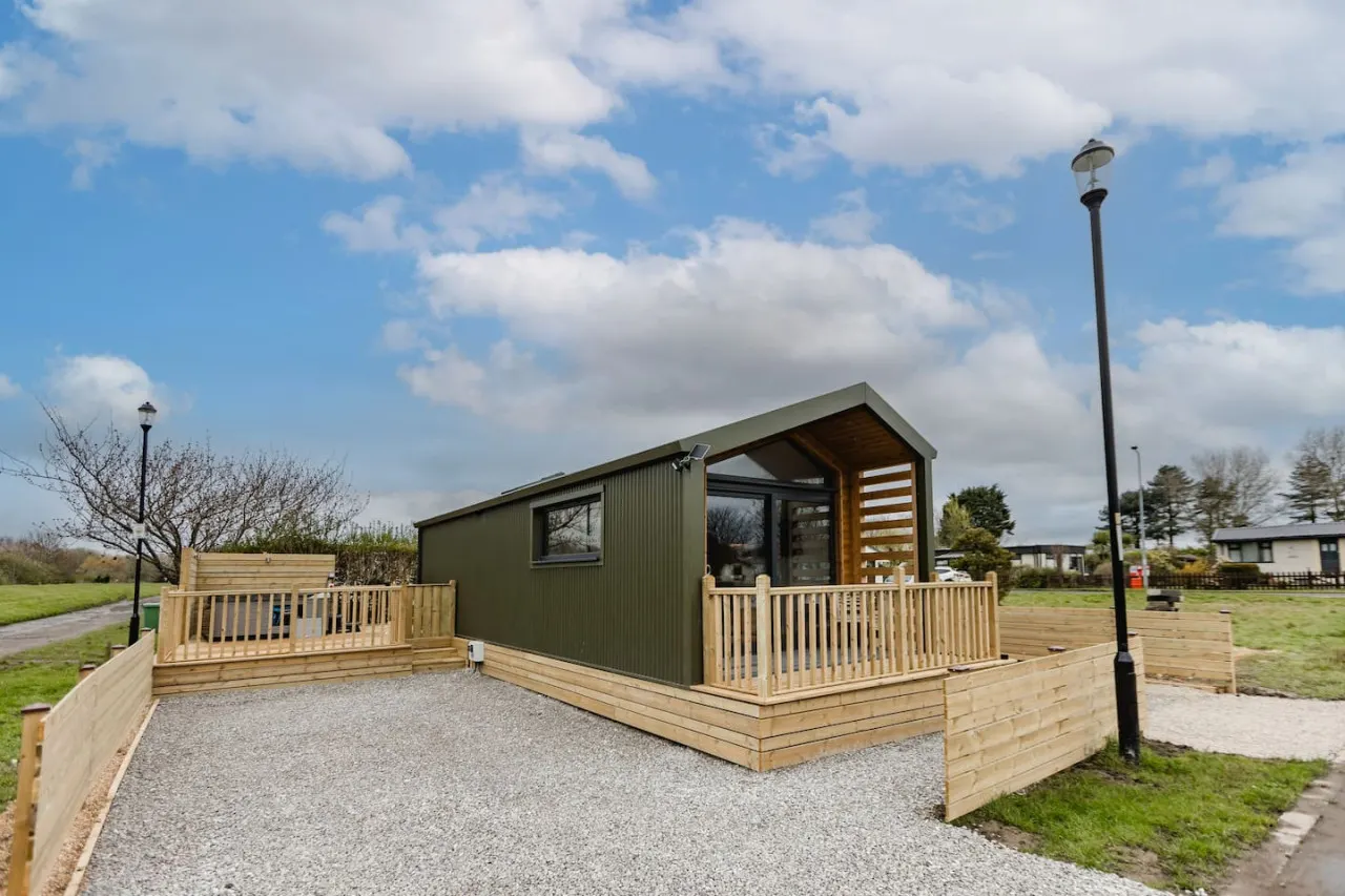 Lowfield Lodge & Hot Tub 10