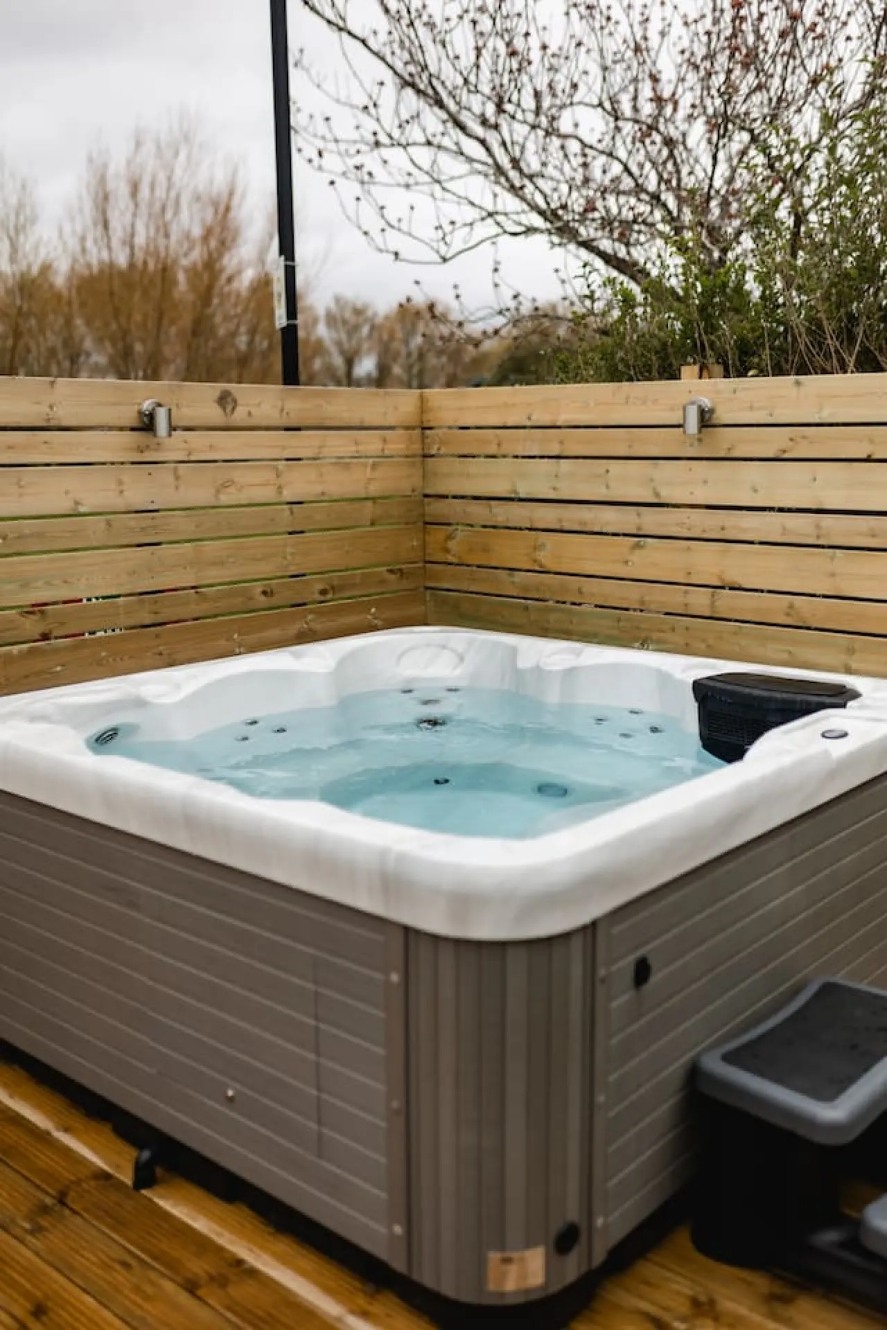 Lowfield Lodge & Hot Tub 6