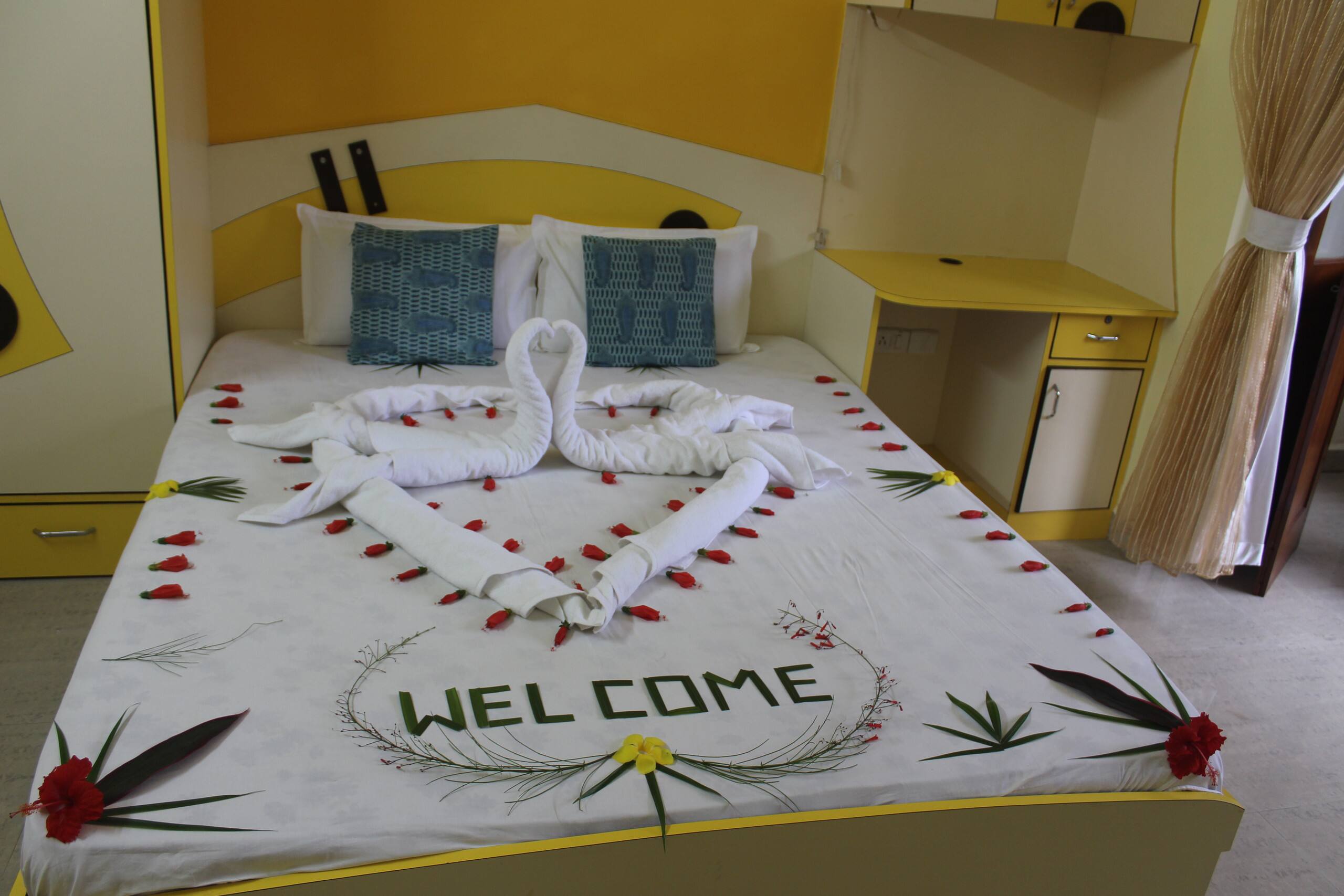 STONE THROW FROM BEACH COMFORT HOME STAY 18