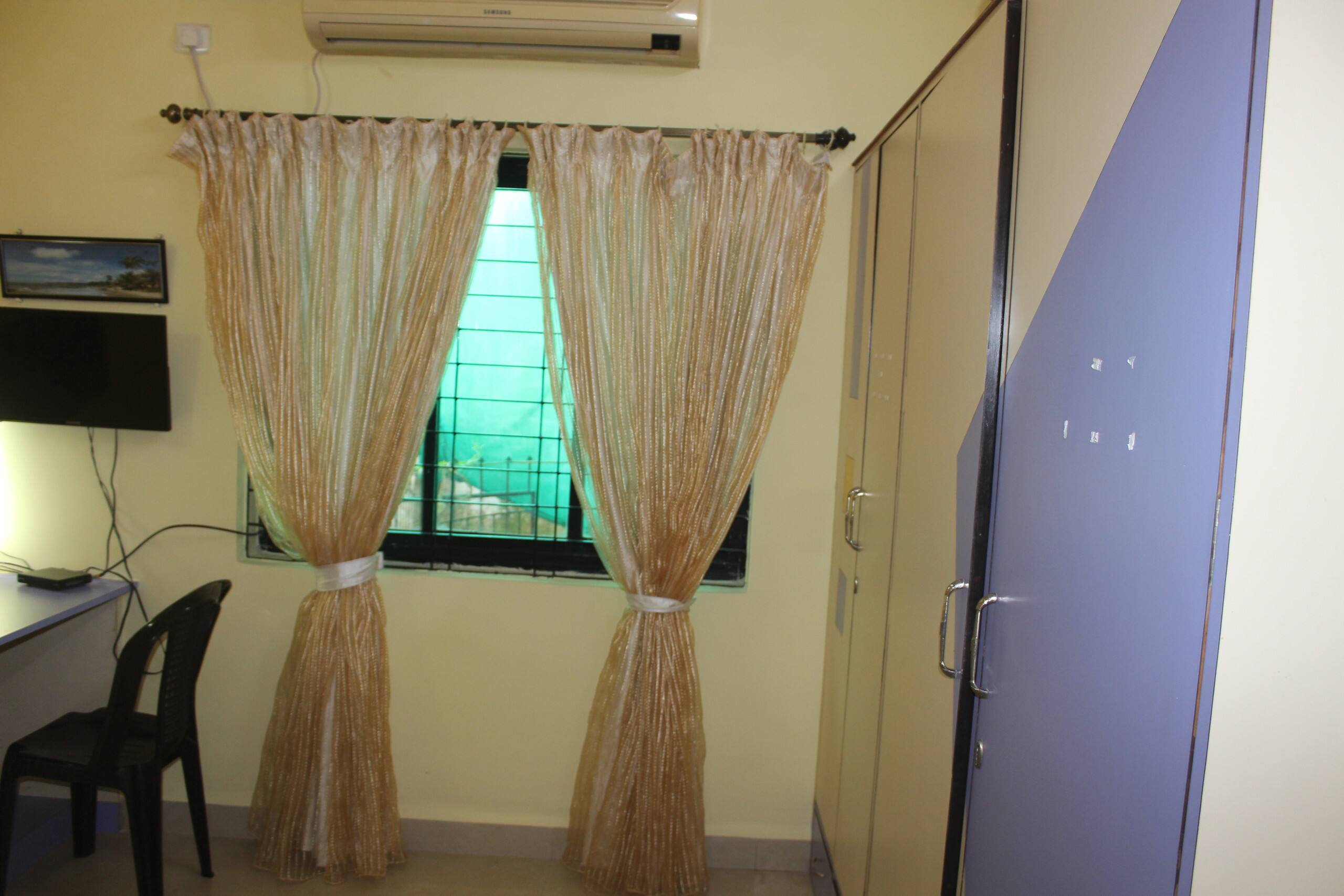 STONE THROW FROM BEACH COMFORT HOME STAY 15