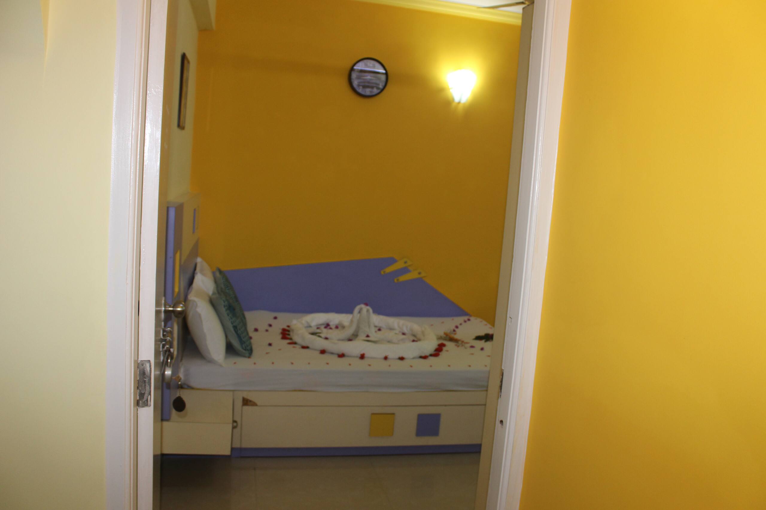 STONE THROW FROM BEACH COMFORT HOME STAY 23