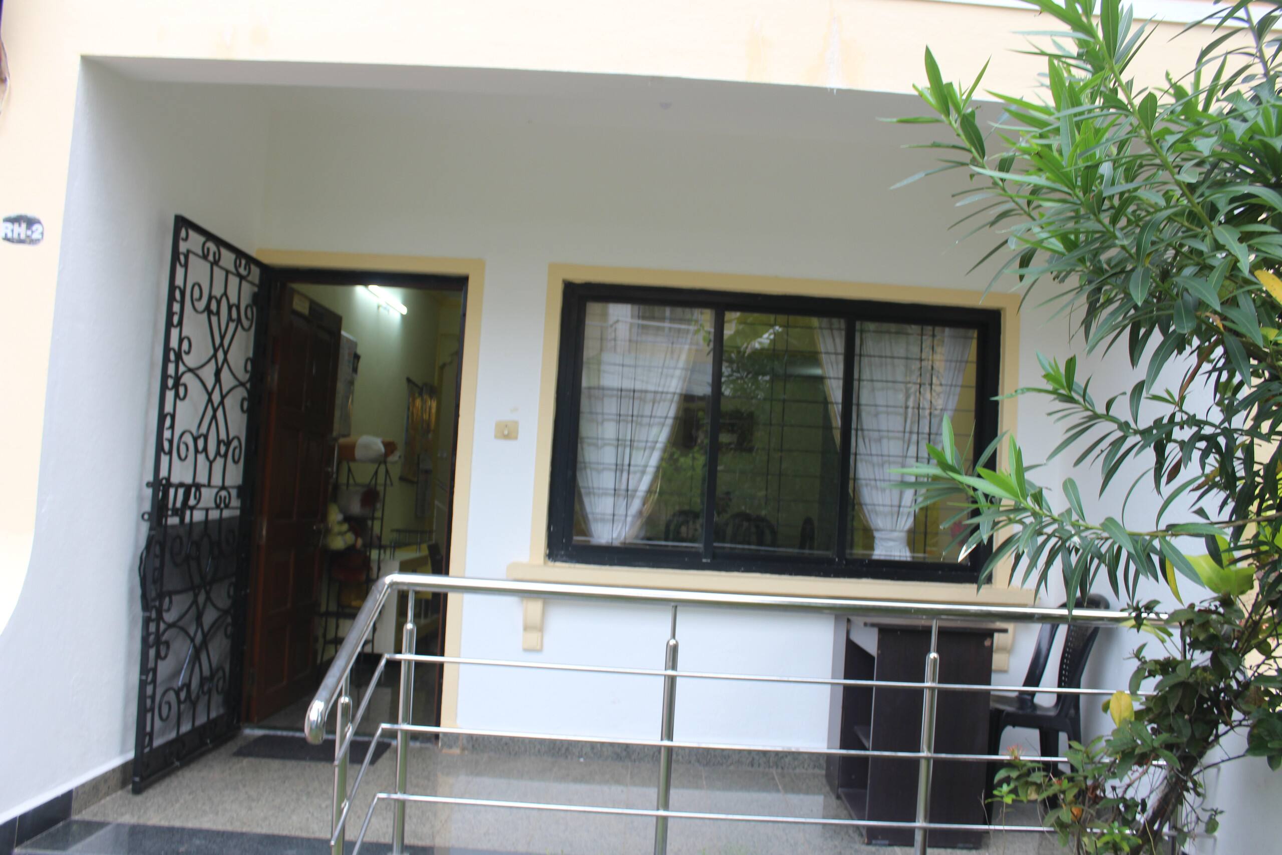 STONE THROW FROM BEACH COMFORT HOME STAY 25