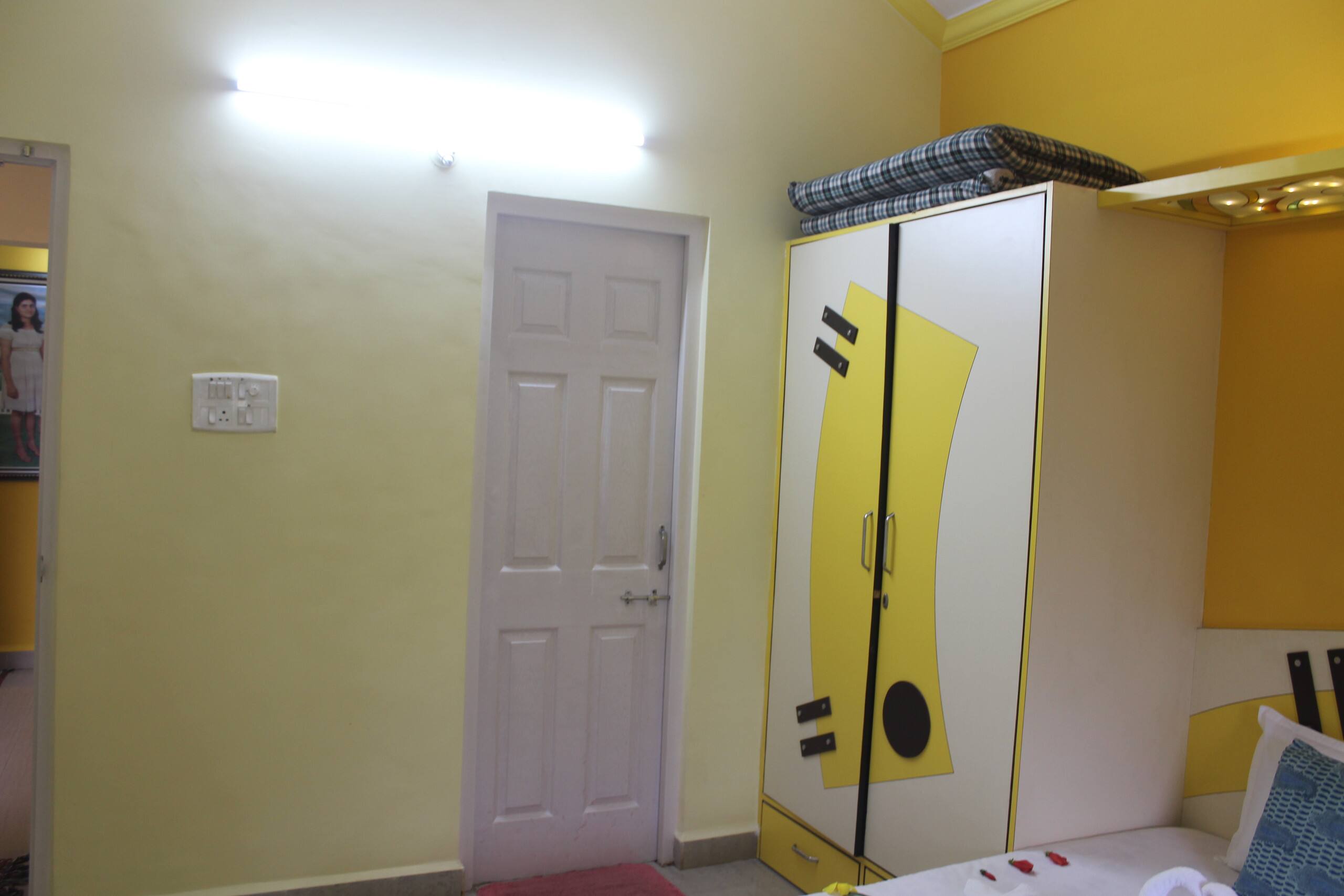 STONE THROW FROM BEACH COMFORT HOME STAY 12
