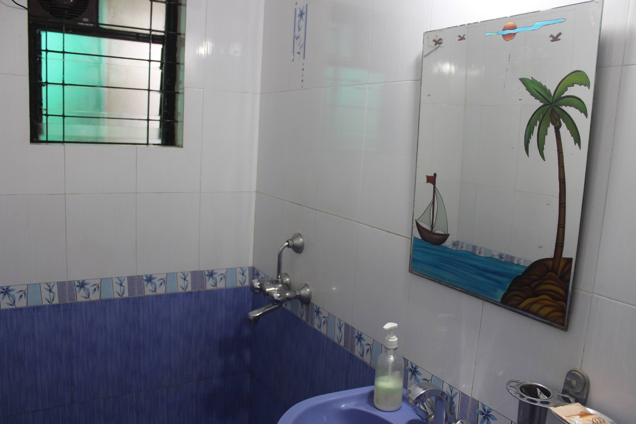 STONE THROW FROM BEACH COMFORT HOME STAY 16