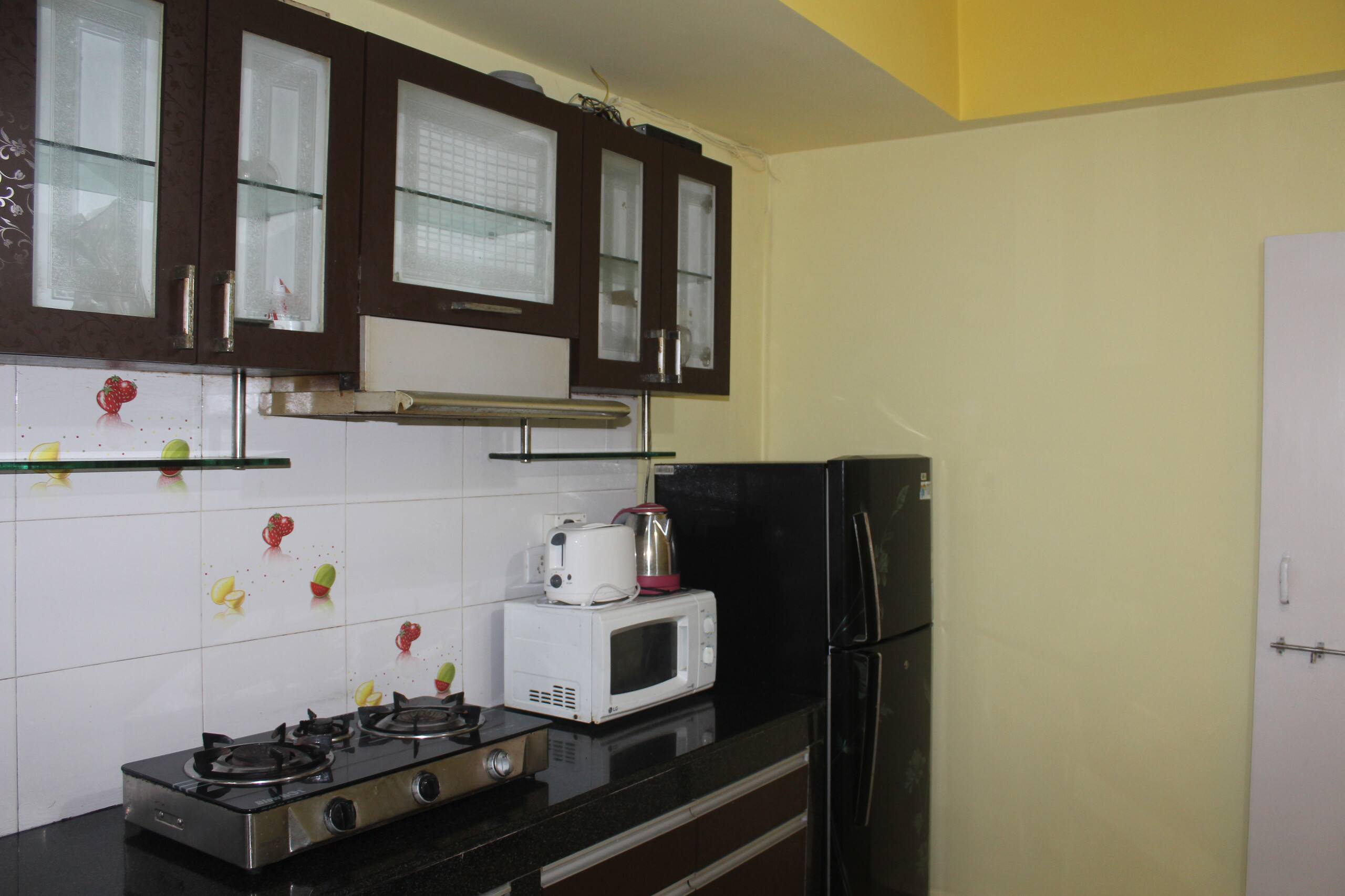 STONE THROW FROM BEACH COMFORT HOME STAY 11