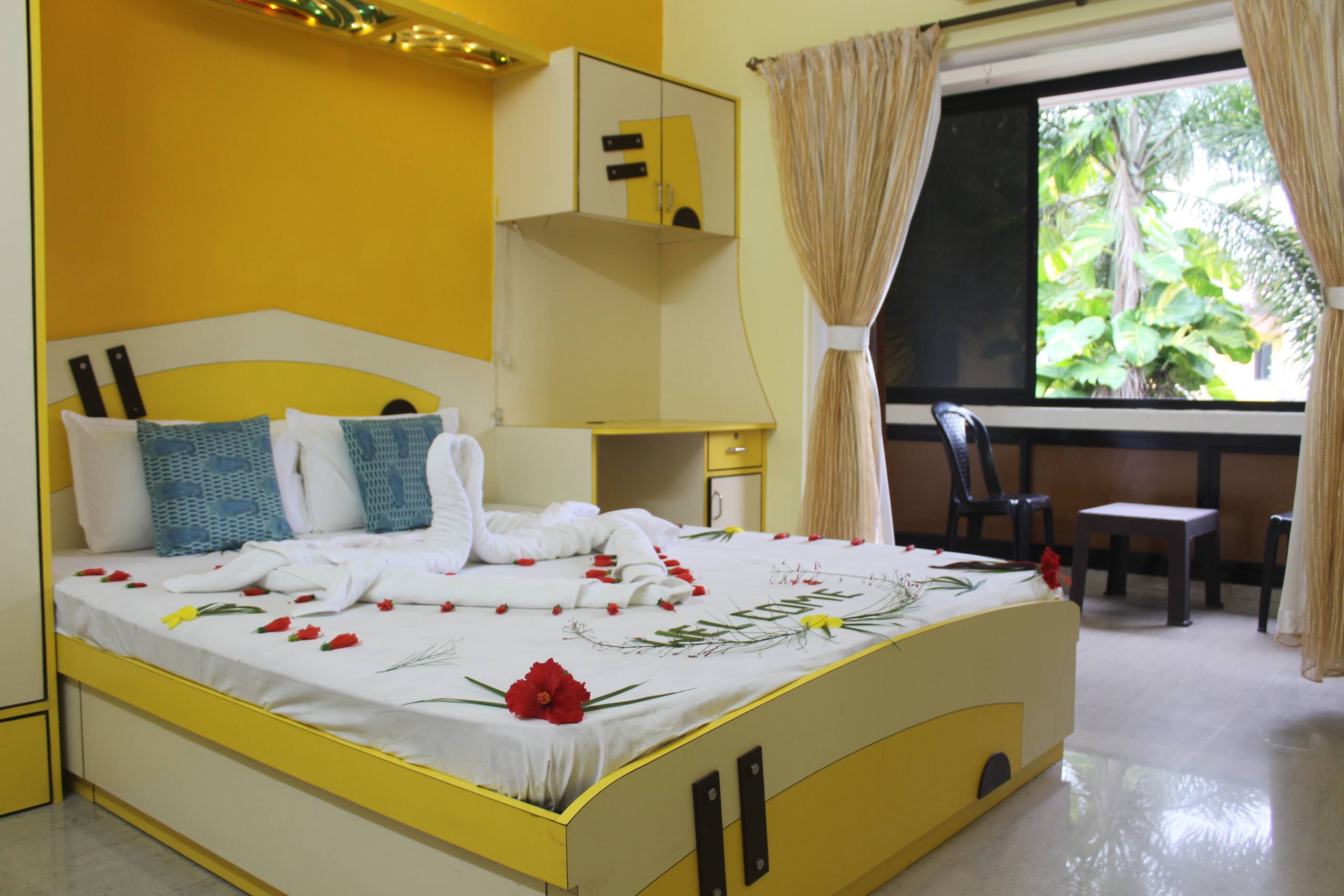 STONE THROW FROM BEACH COMFORT HOME STAY 9