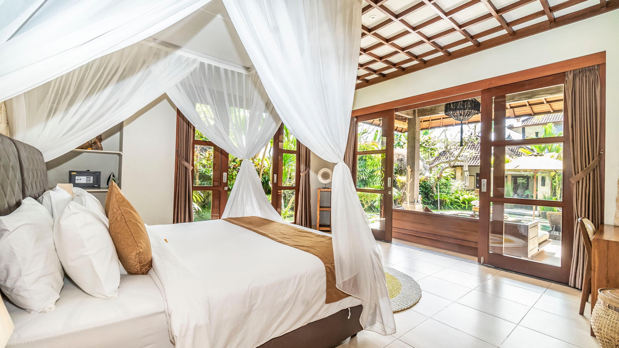 Private 3BR VILLA with pool and garden 10