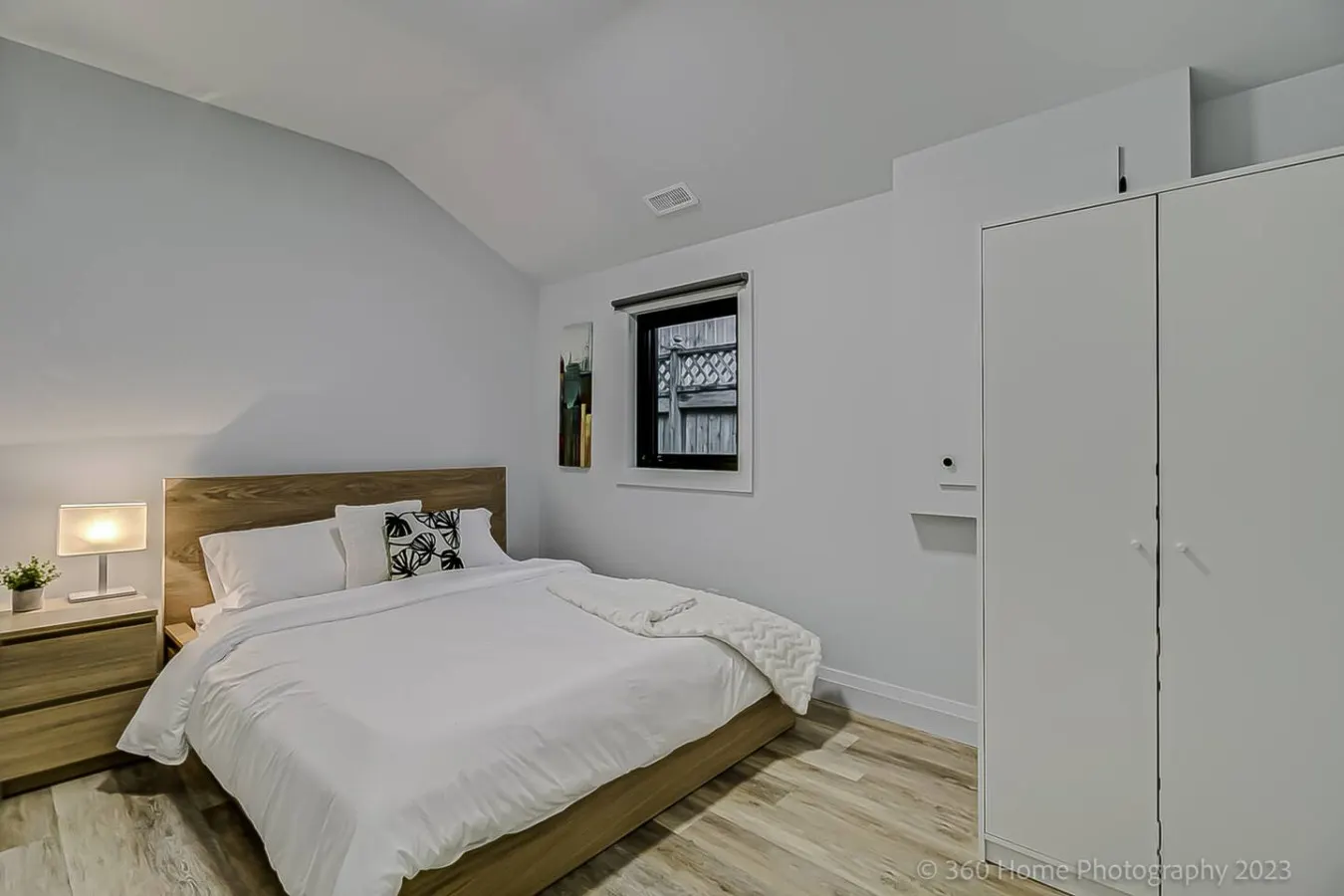 Blissful Lakeview Retreat | Waterfront Cheateau — photo 3