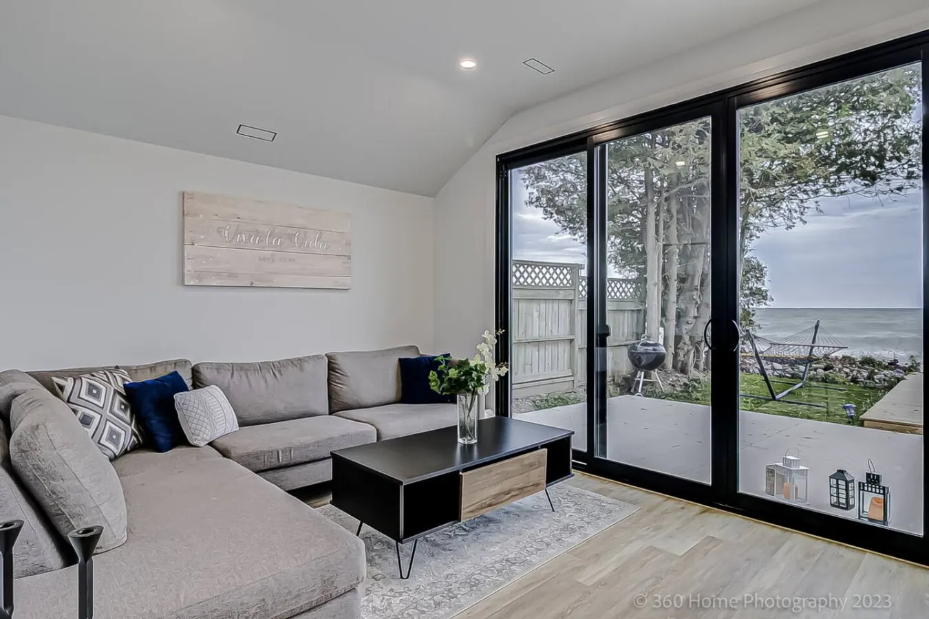 Blissful Lakeview Retreat Waterfront Cheateau 6