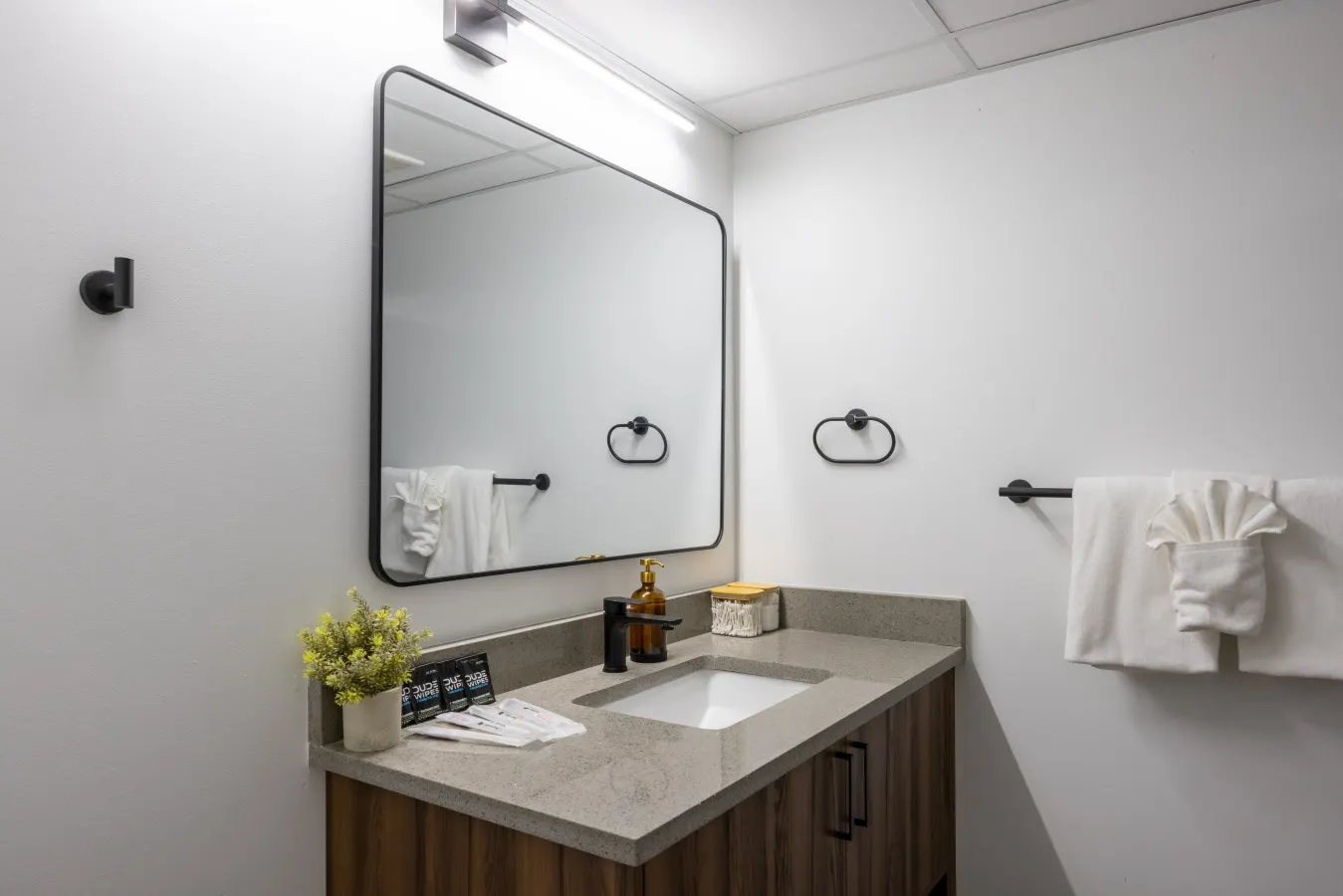 The Jade Suite Stylish 2BR at The Gem 10