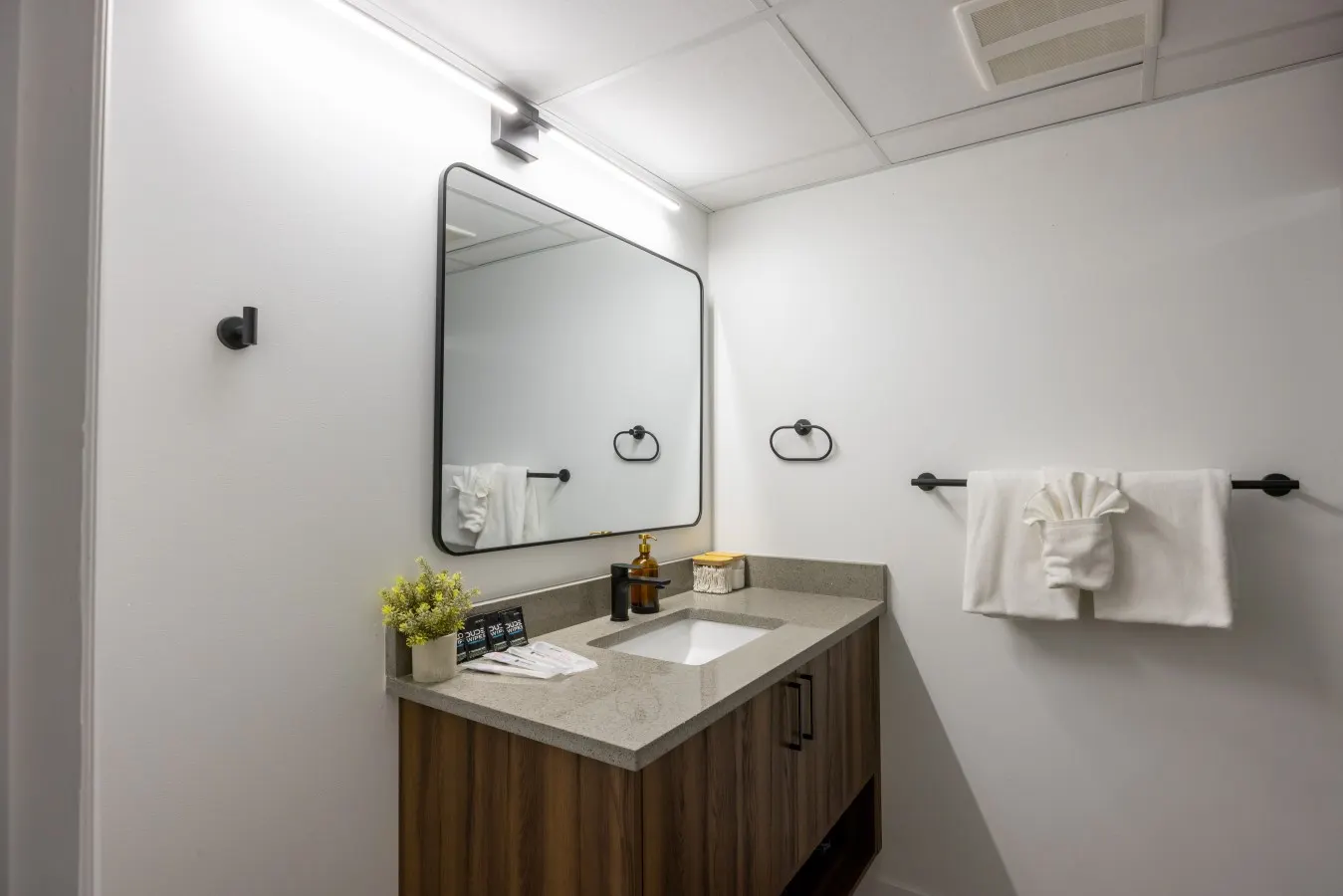 The Jade Suite Stylish 2BR at The Gem 15