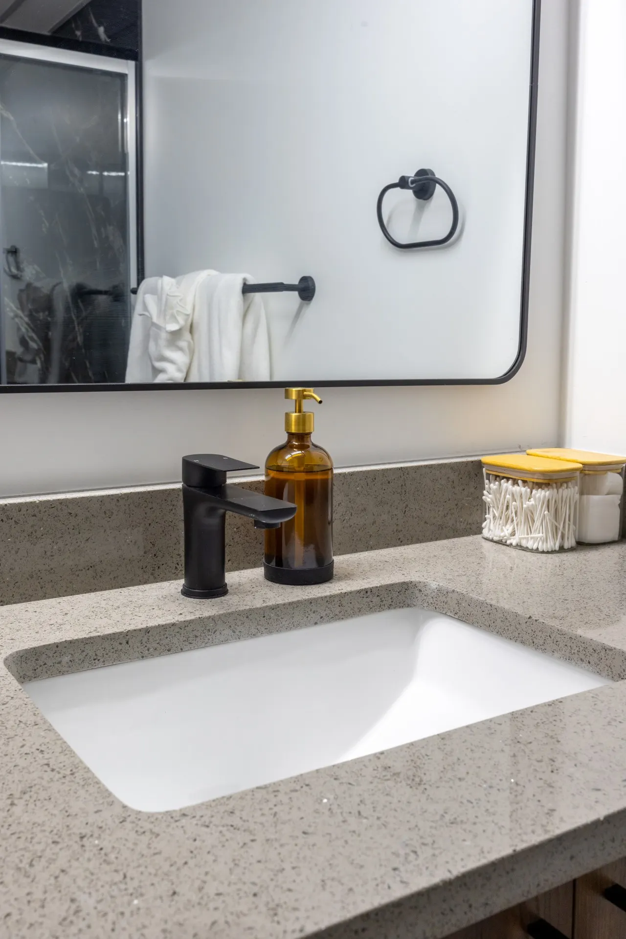 The Jade Suite Stylish 2BR at The Gem 7