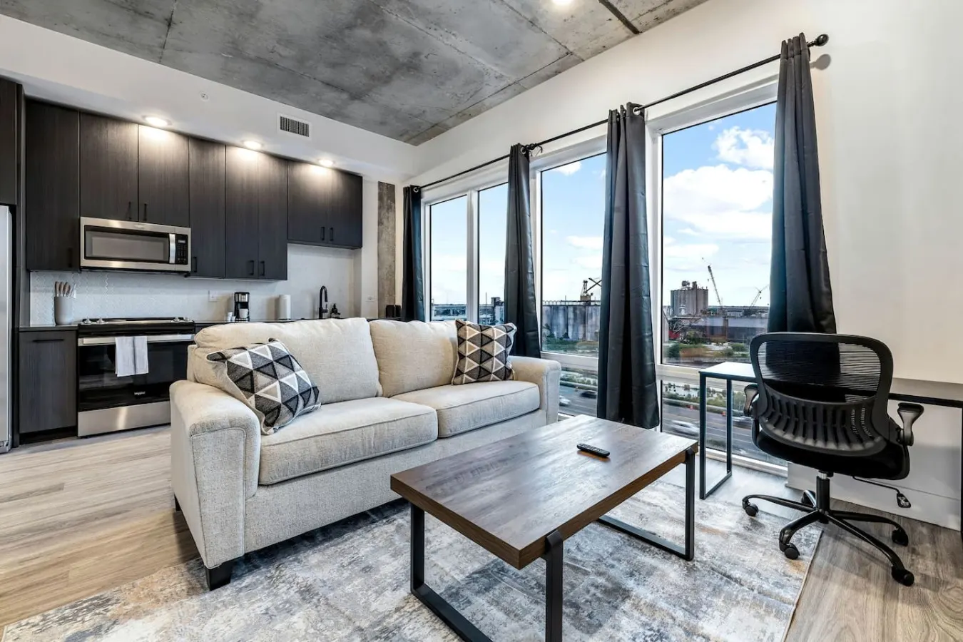 Amazing 1BD with Perfect View | Channelside | Mins to DT!