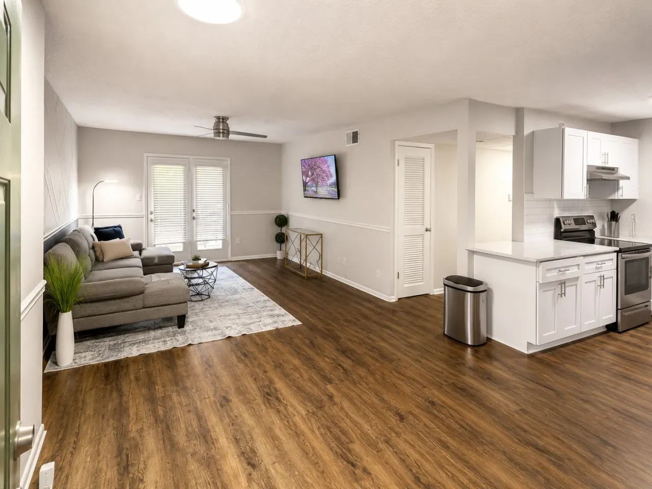 Maple & Main Hoover Modern 2BR Escape 2E 3