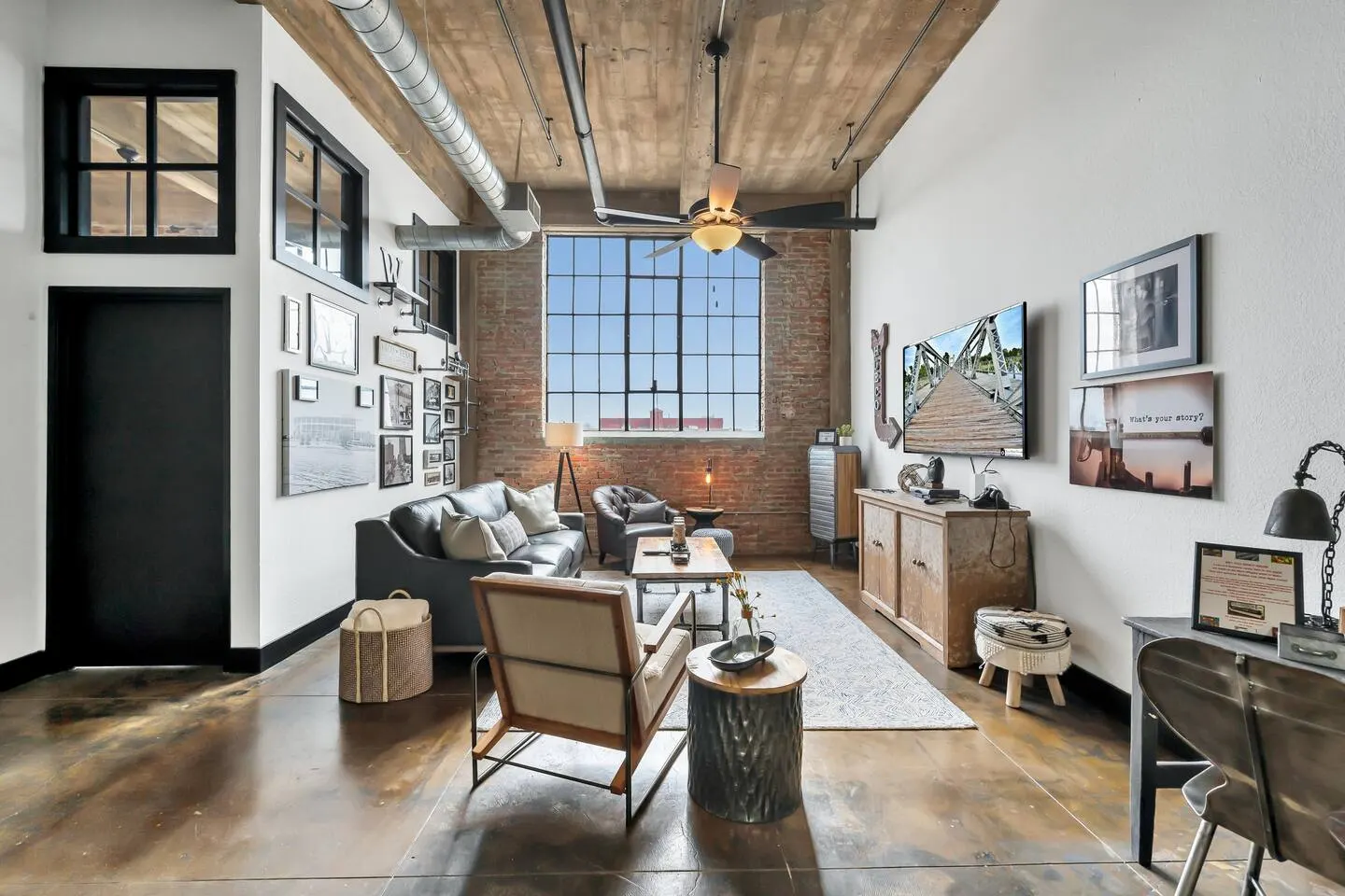 Silo District Vintage Warehouse Loft-Waco 2