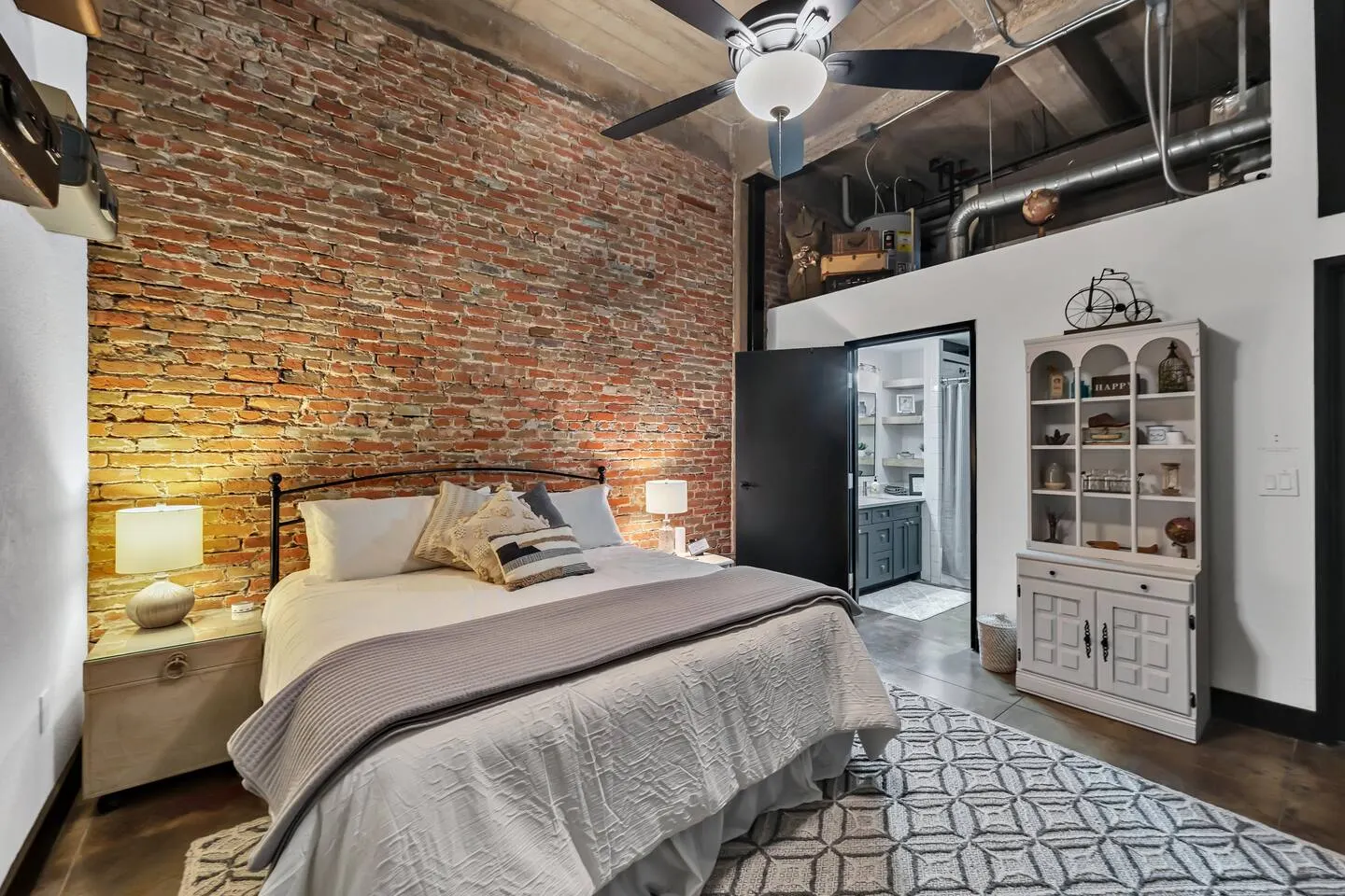 Silo District Vintage Warehouse Loft-Waco 4
