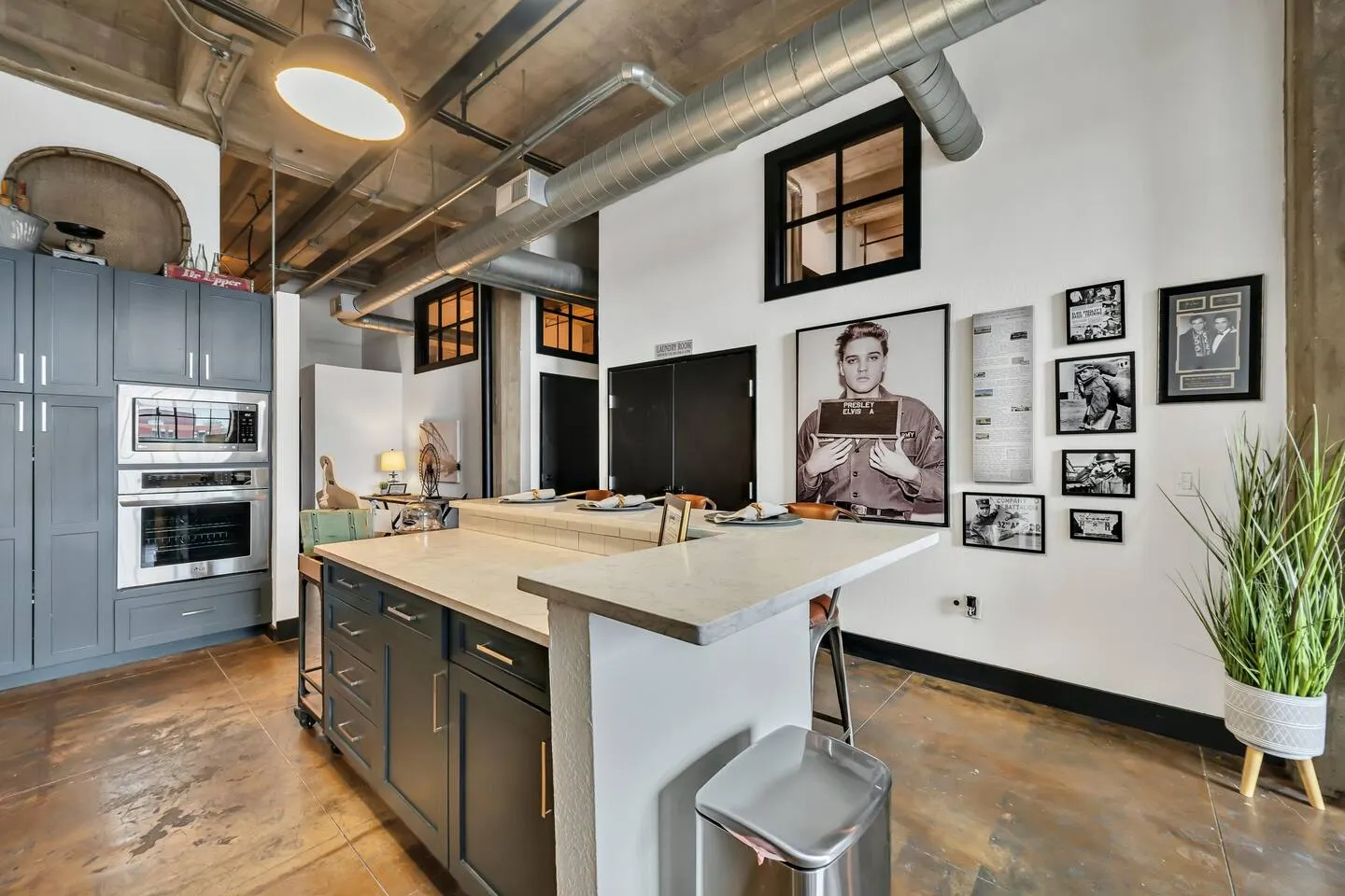 Silo District Vintage Warehouse Loft-Waco 5