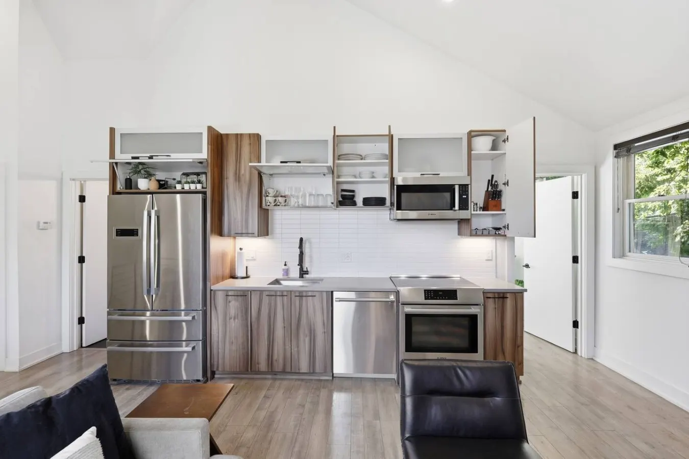 NEW 2BR/ Long stay + Parking 9