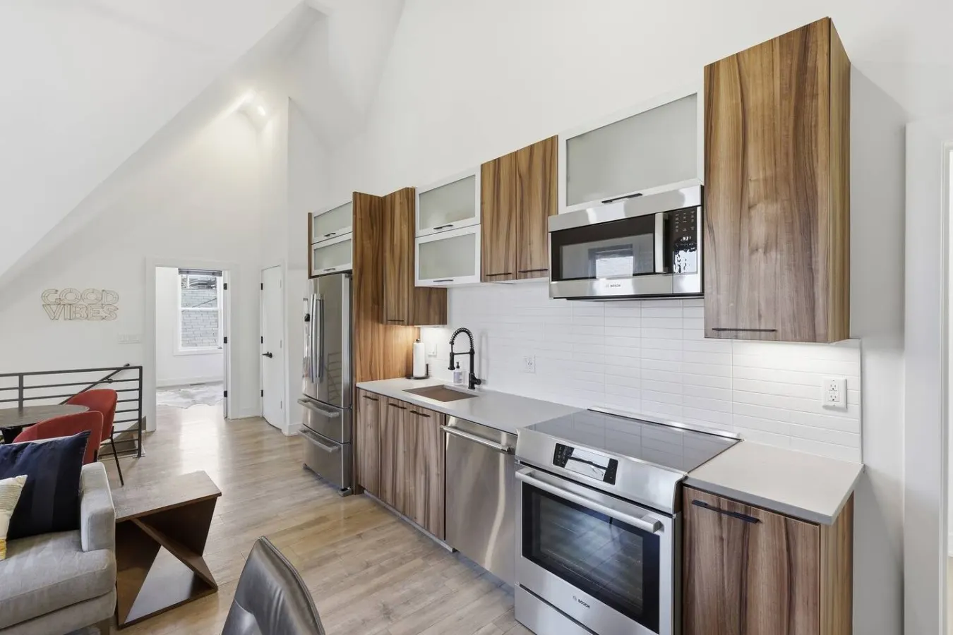 NEW 2BR/ Long stay + Parking 10