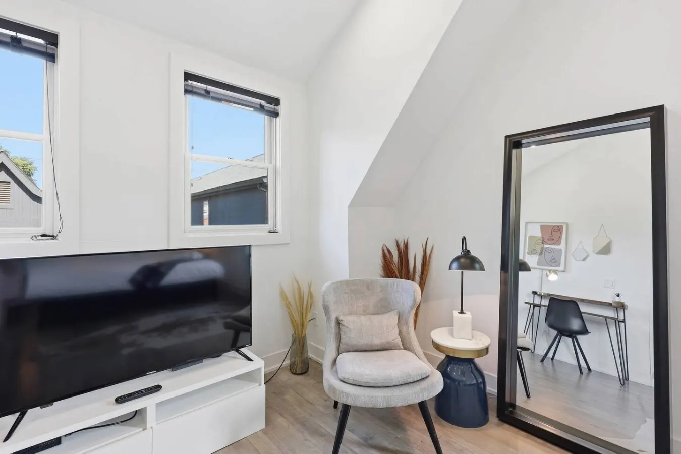 NEW 2BR/ Long stay + Parking 7
