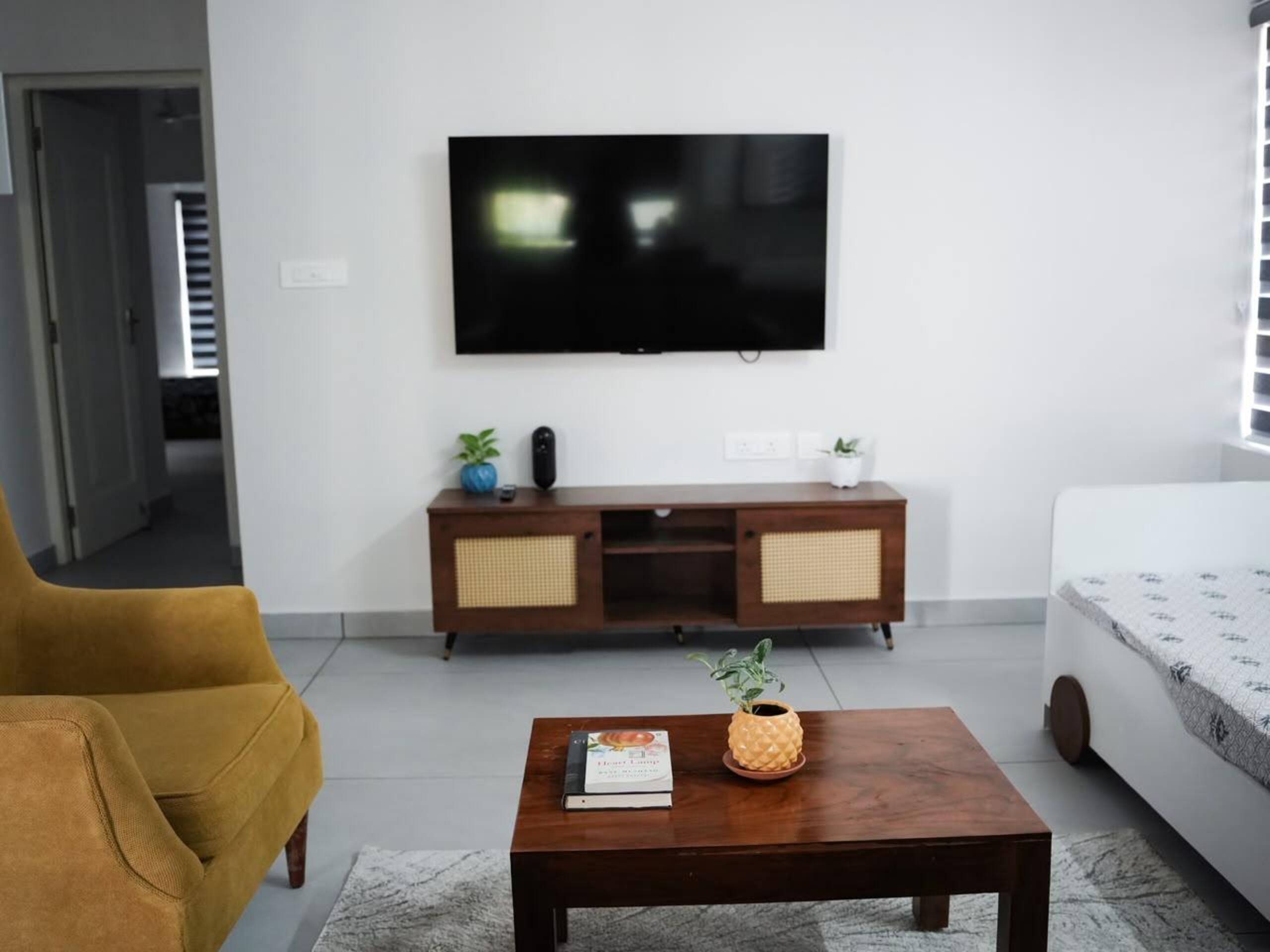 Ultra-luxe fully furnished 2BHK, near Forum Mall. 5
