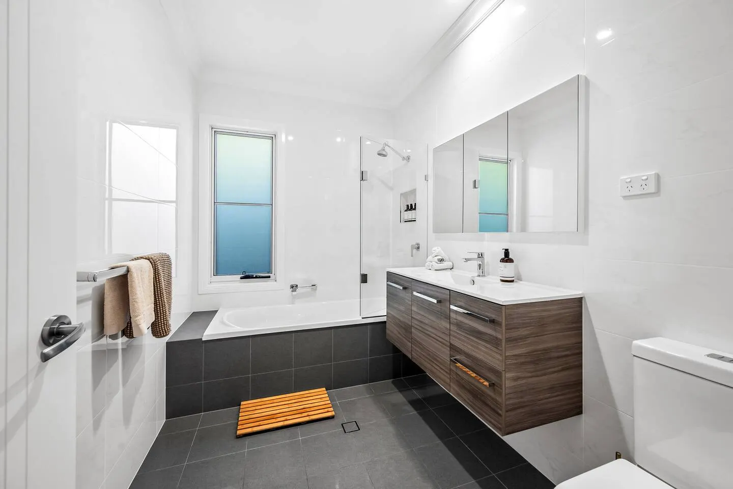 Biraban Lakefront Pet Friendly Pool & Jetty 18