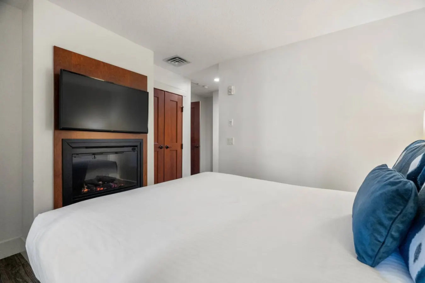 Rocky Mountain Retreat Sleeps 6 King + Queen 15