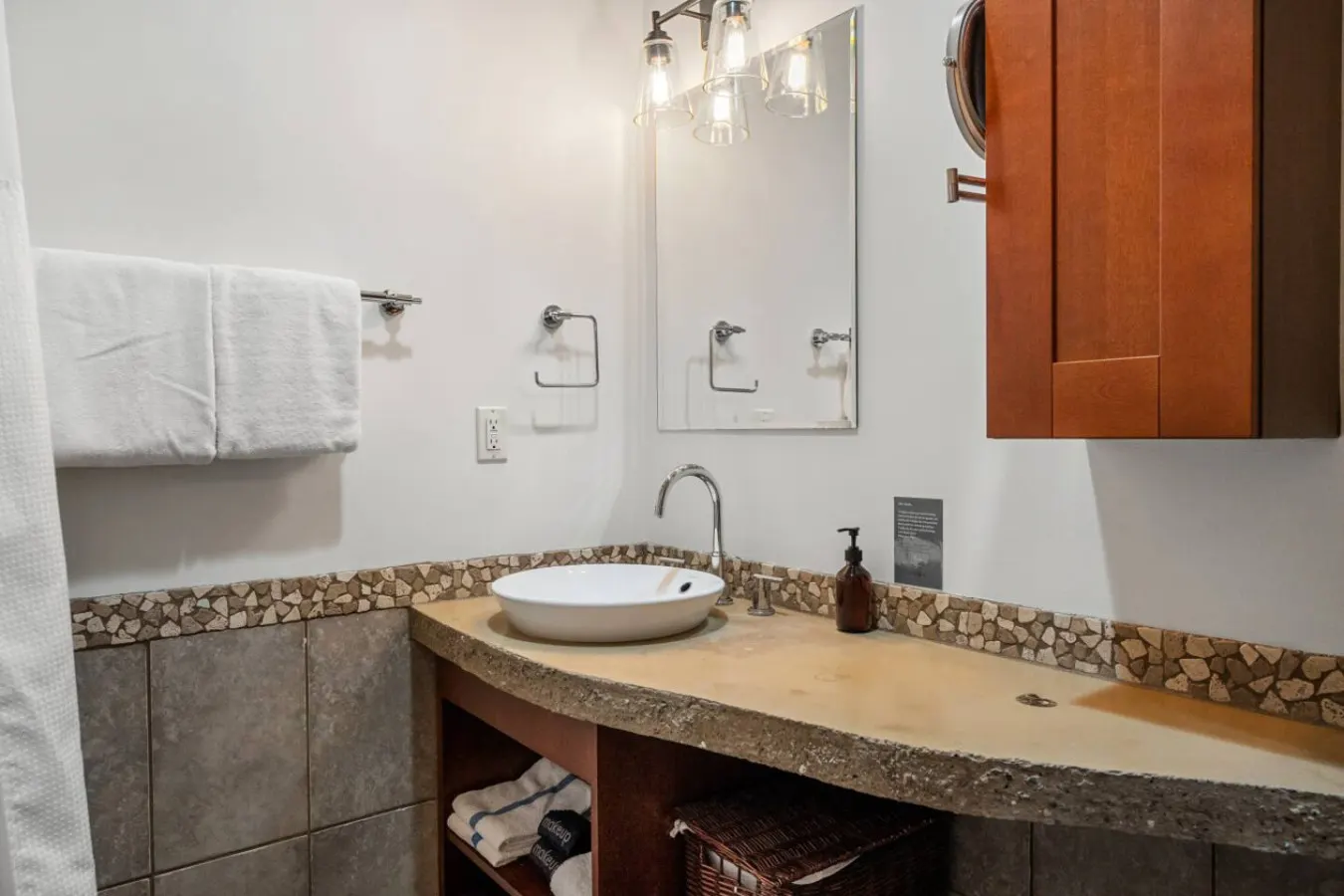 Rocky Mountain Retreat Sleeps 6 King + Queen 17