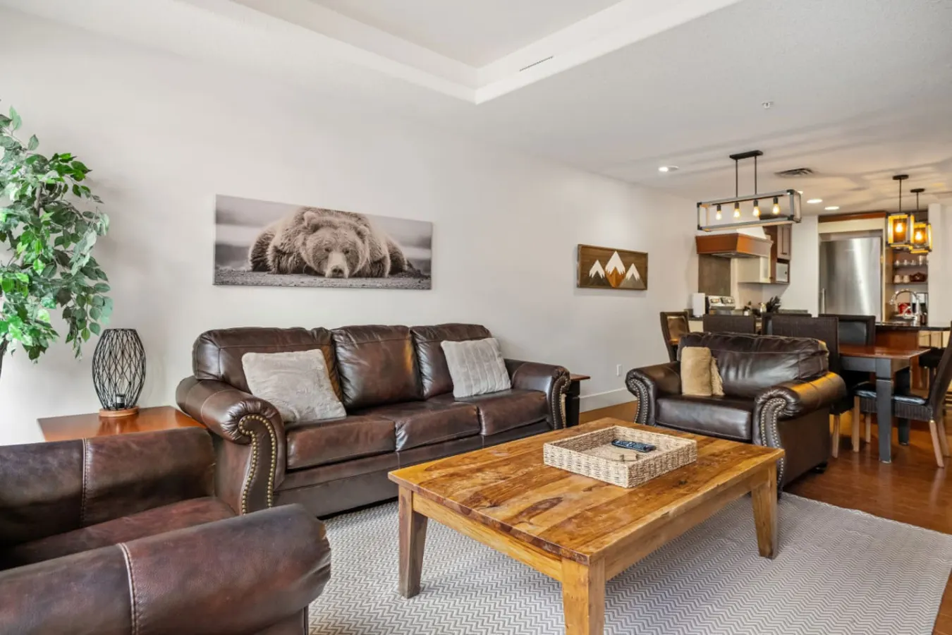 Rocky Mountain Retreat Sleeps 6 King + Queen 3