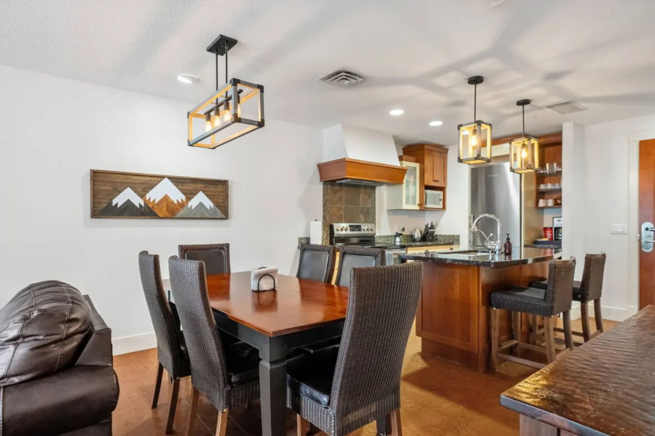 Rocky Mountain Retreat Sleeps 6 King + Queen 8
