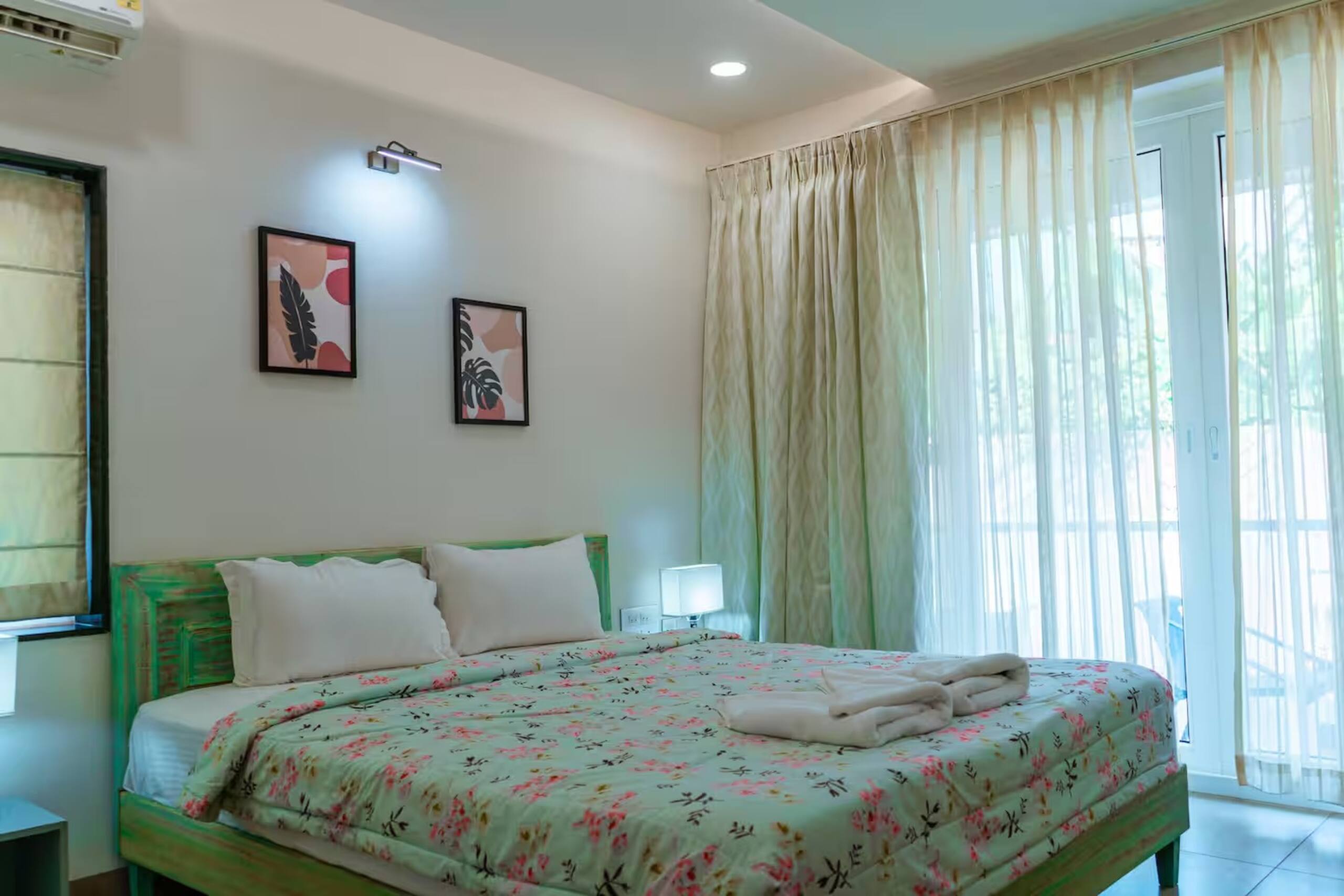 6BHK Retreat Pool Villa 700m Walk to Beach 10