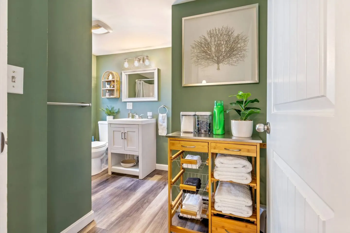 Modern Apt Close to Beaches & Portland DogsOK 12