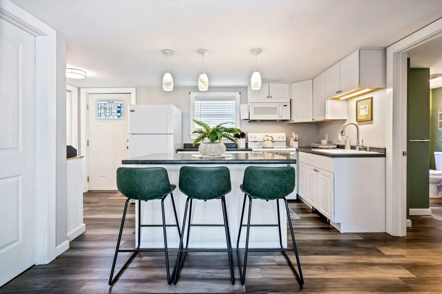 Modern Apt Close to Beaches & Portland DogsOK 13