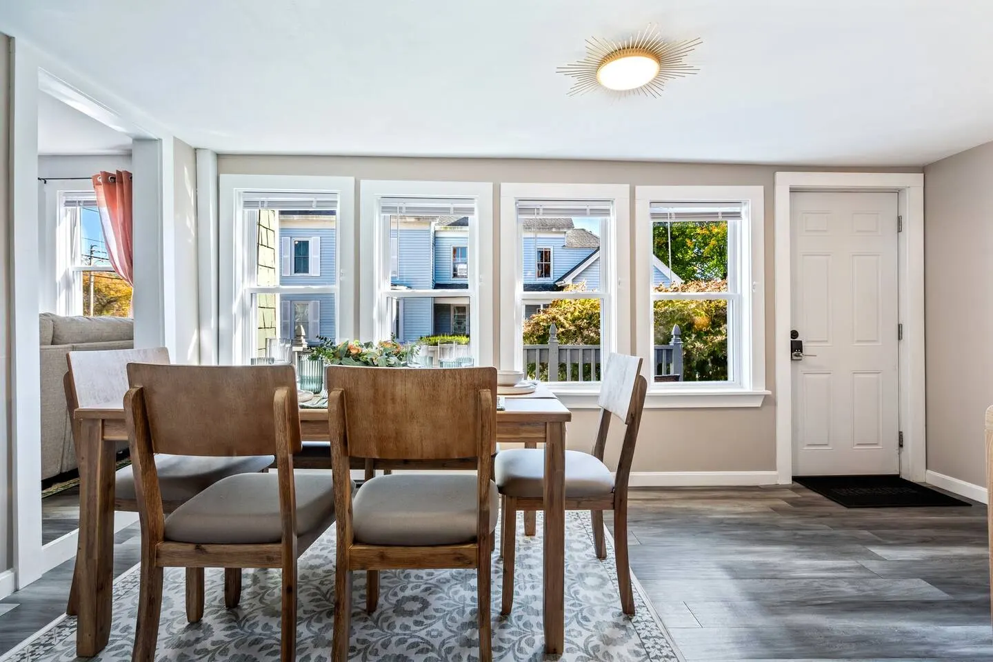 Modern Apt Close to Beaches & Portland DogsOK 17