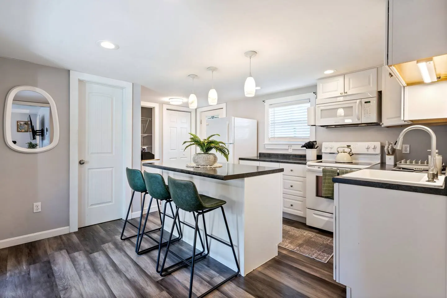 Modern Apt Close to Beaches & Portland DogsOK 19
