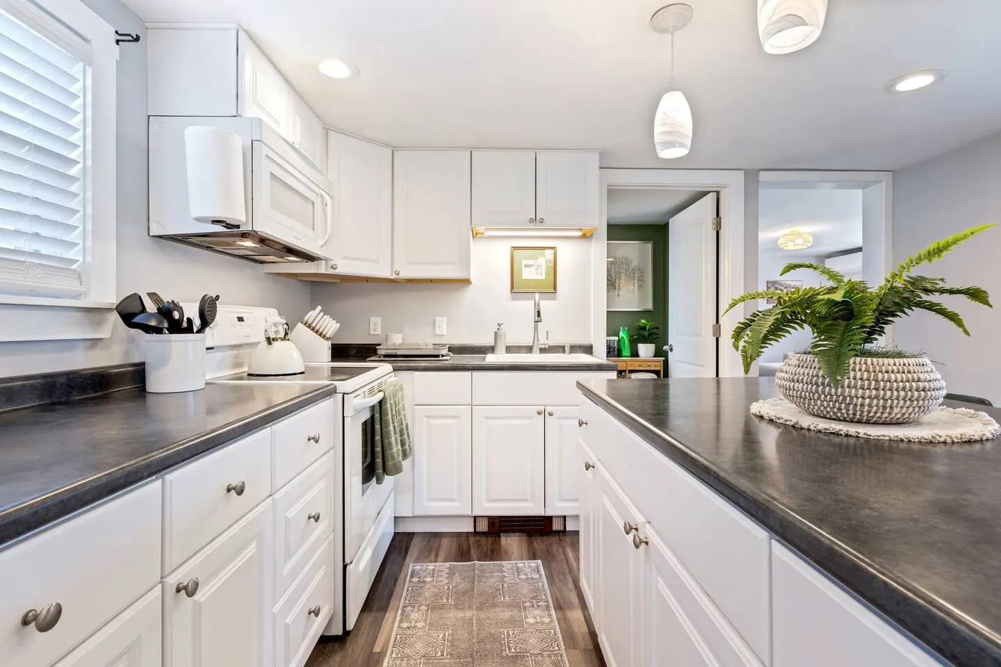 Modern Apt | Close to Beaches & Portland | DogsOK — photo 4