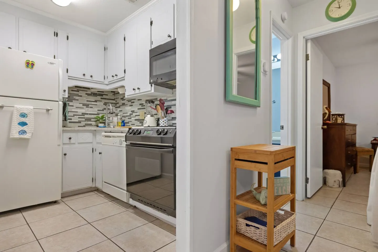 Beach Bluetique 2BR Condo Walk to Beach 17