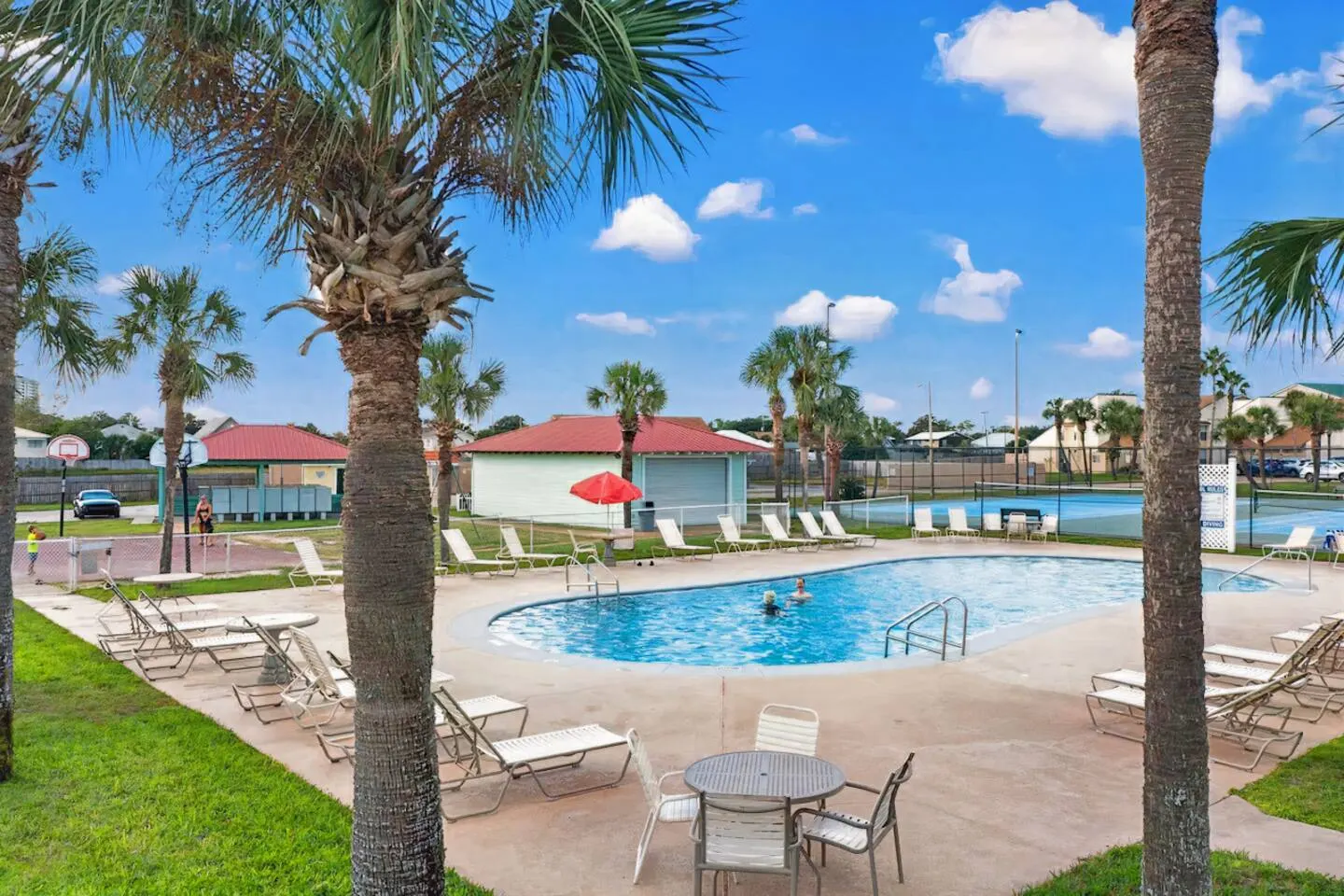 Beach Bluetique 2BR Condo Walk to Beach 3