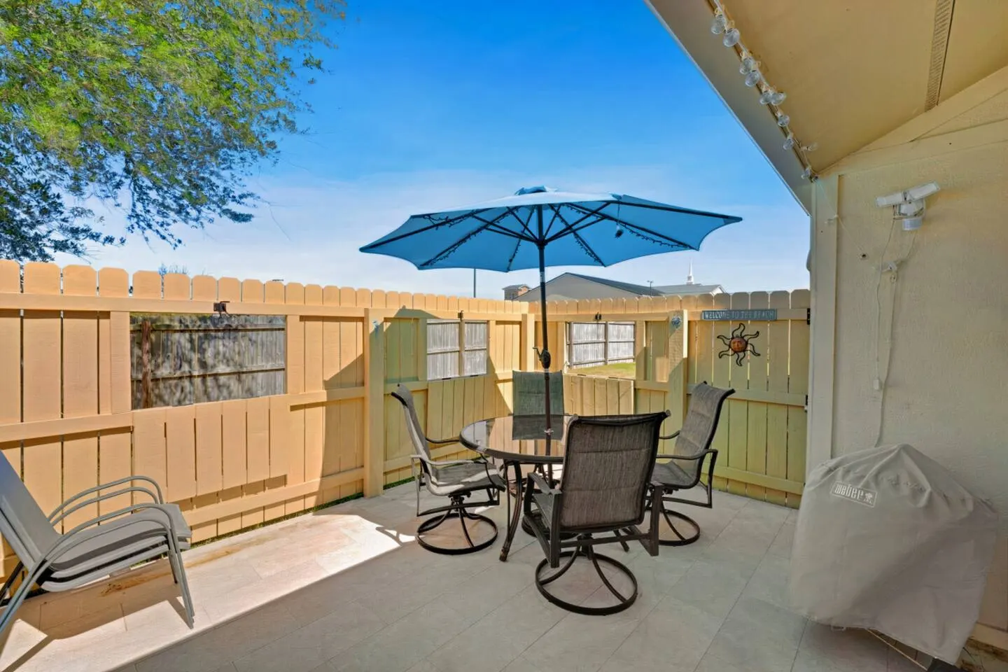 Beach Bluetique 2BR Condo Walk to Beach 4