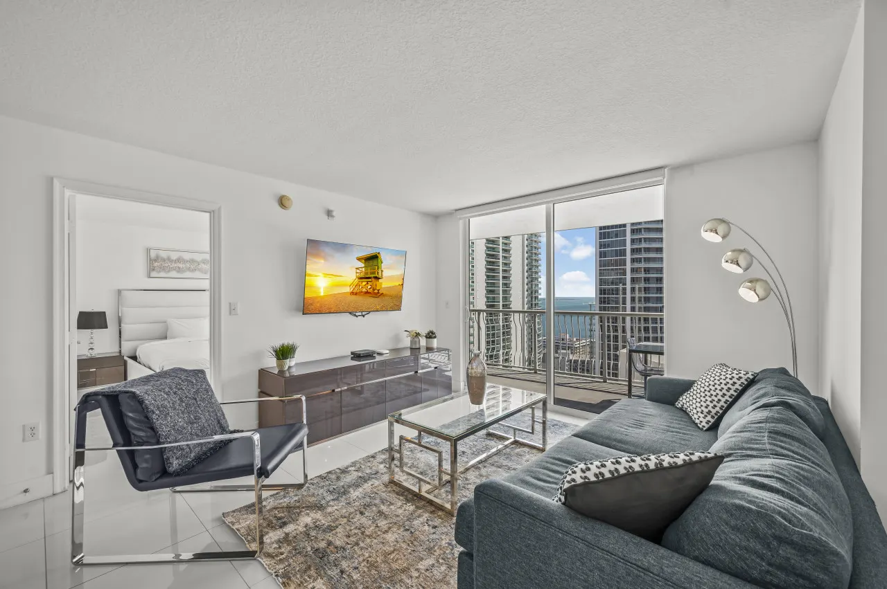 *High Floor Superb Unit In the Heart Of Brickell* 1